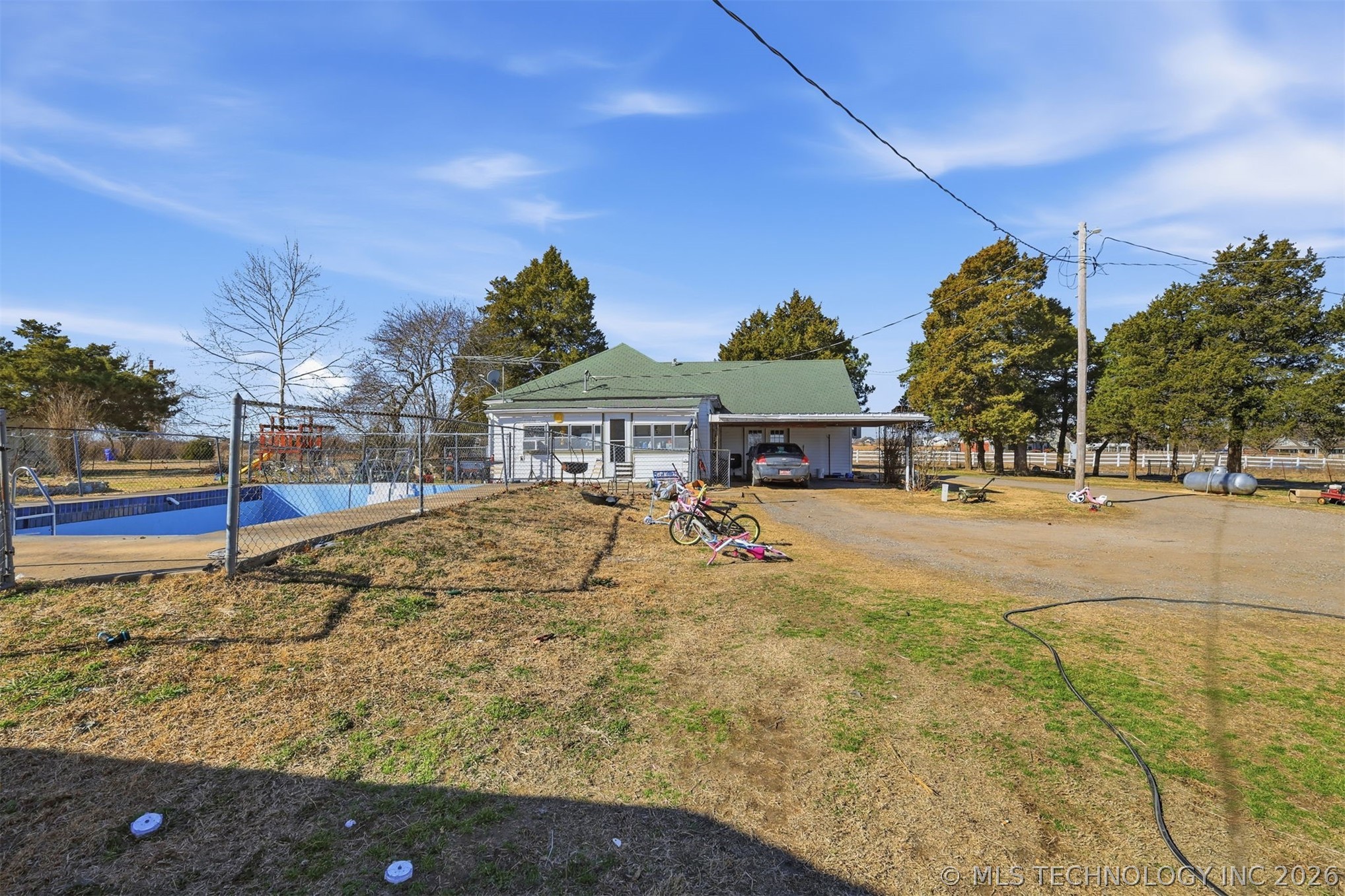 3820 S York Street Property Photo 5