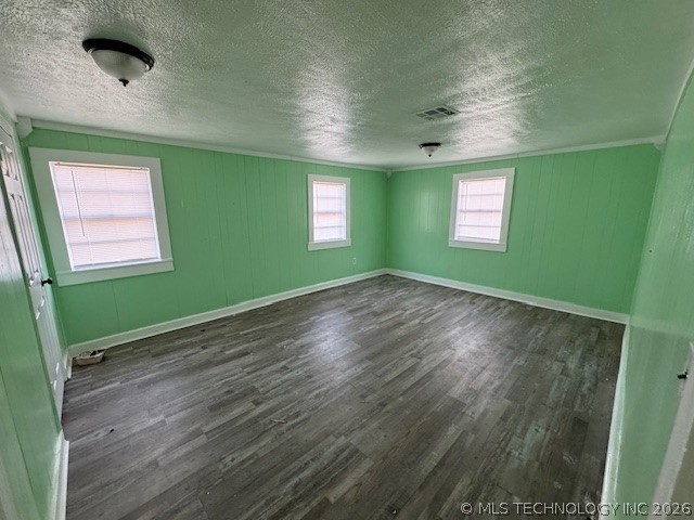 219 W 4th Property Photo 5