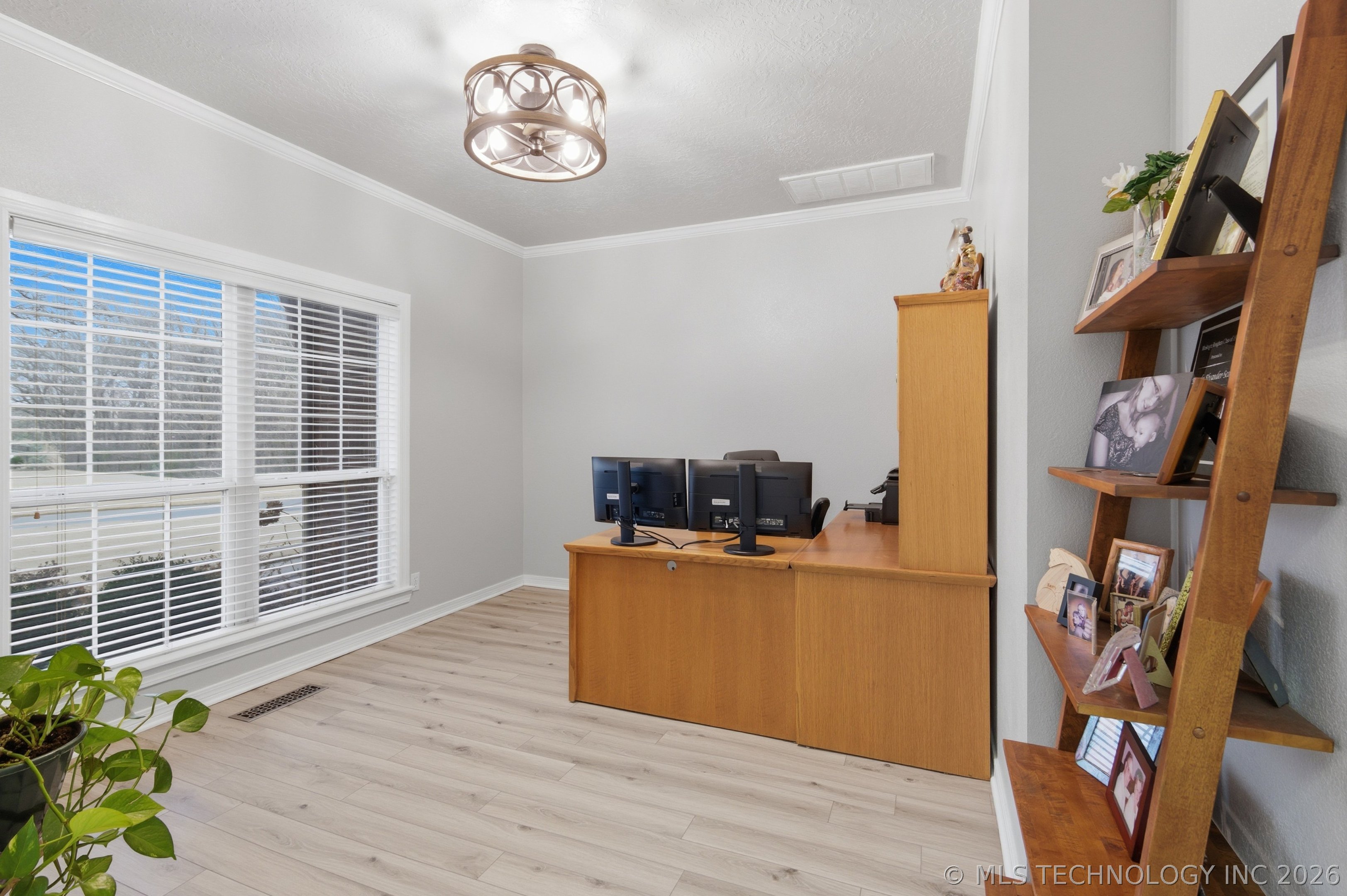 3816 S Butternut Avenue Property Photo 4