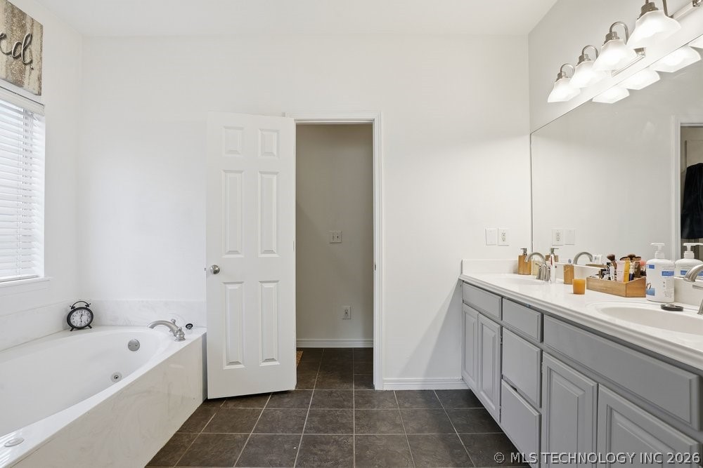 8702 E 110th Court Property Photo 17