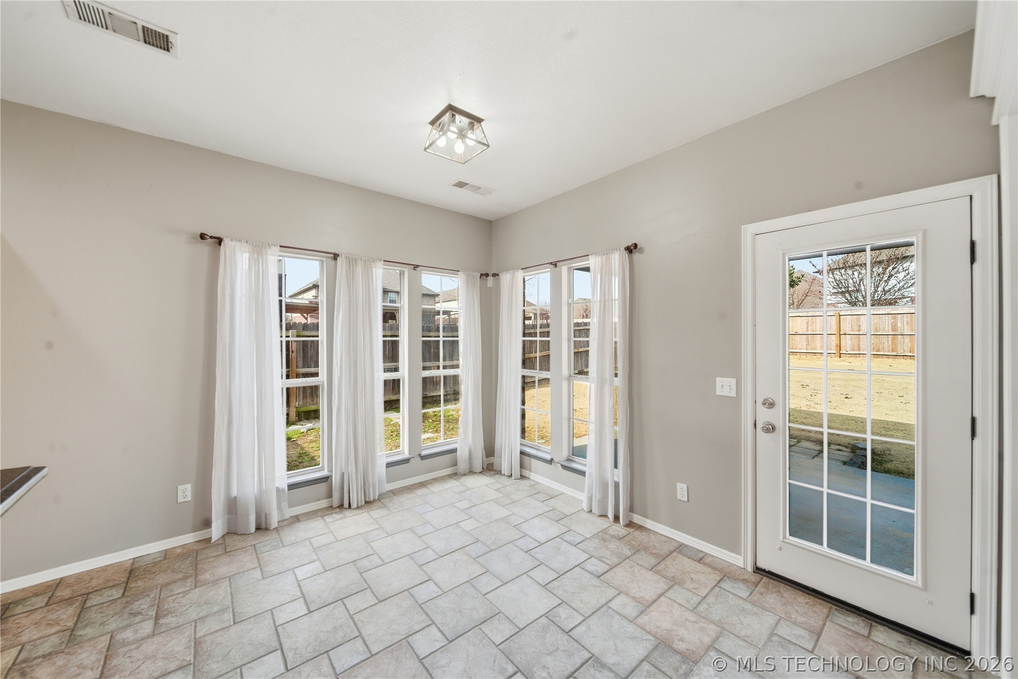 4408 W Elgin Street Property Photo 8