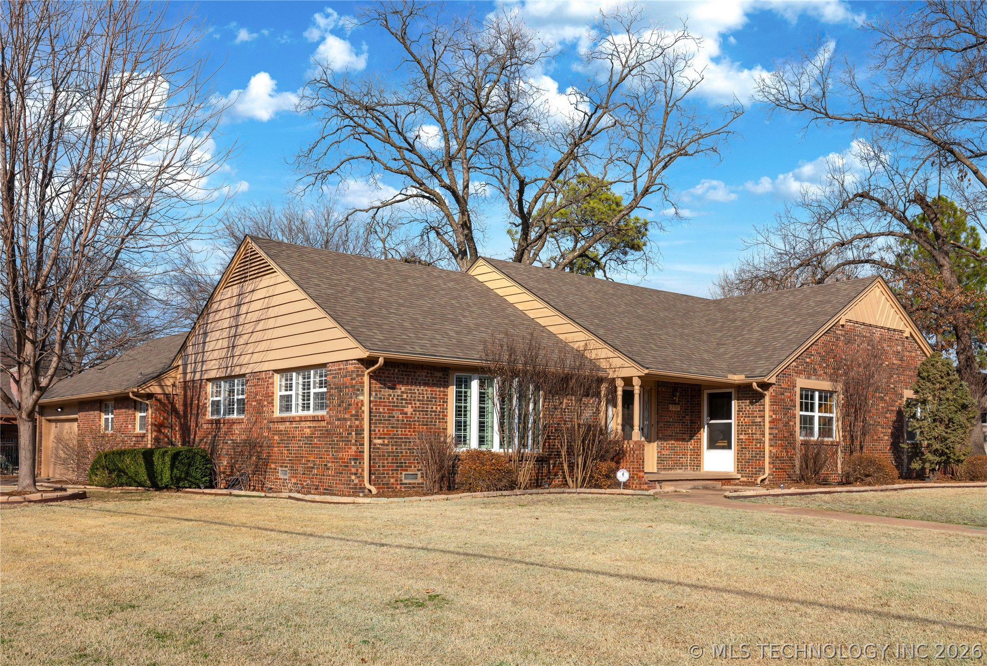 3707 E 47th Place Property Photo 3