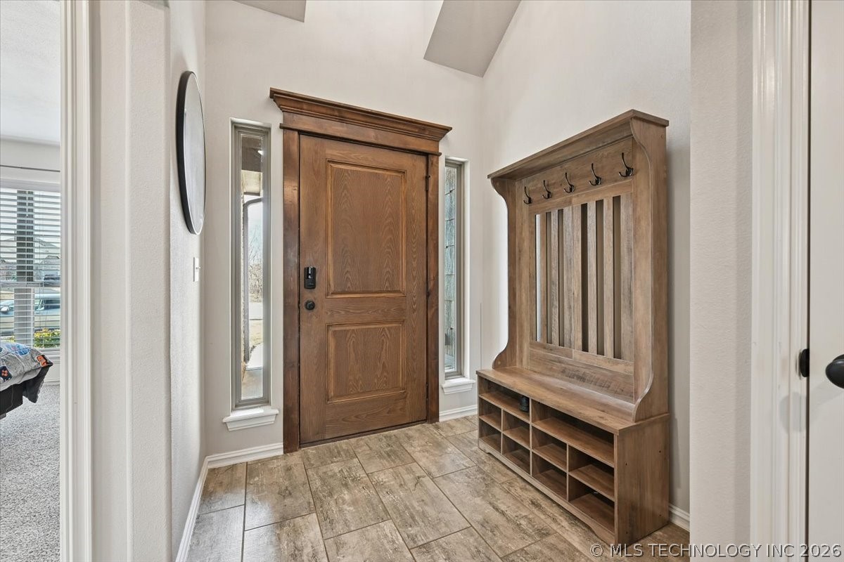 5433 Skylane Drive Property Photo 3