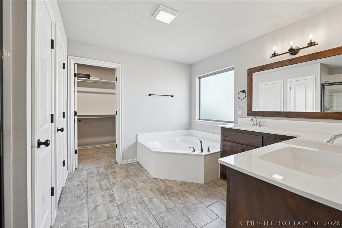 5433 Skylane Drive Property Photo 19