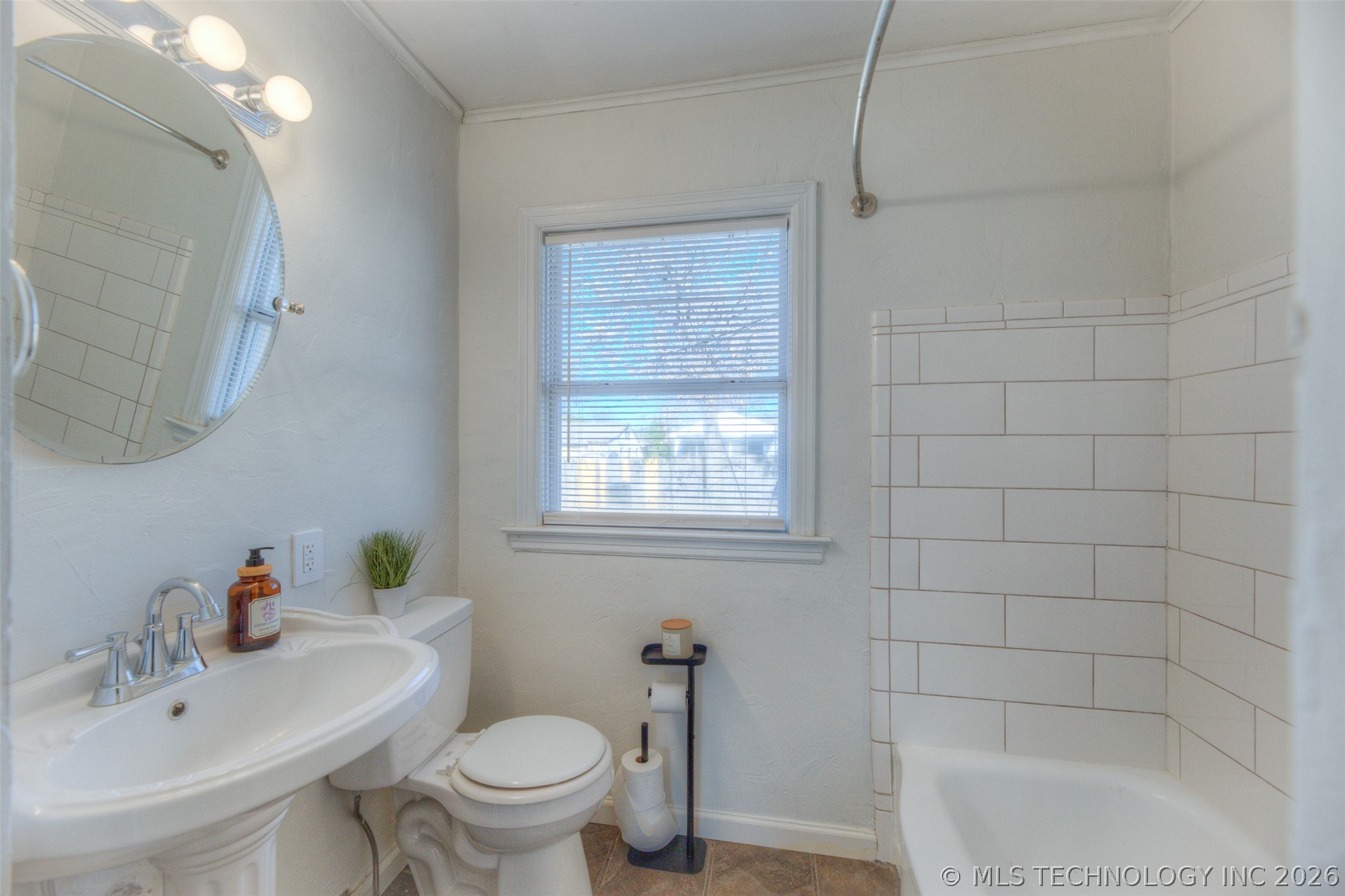 3741 E 2nd Street Property Photo 13