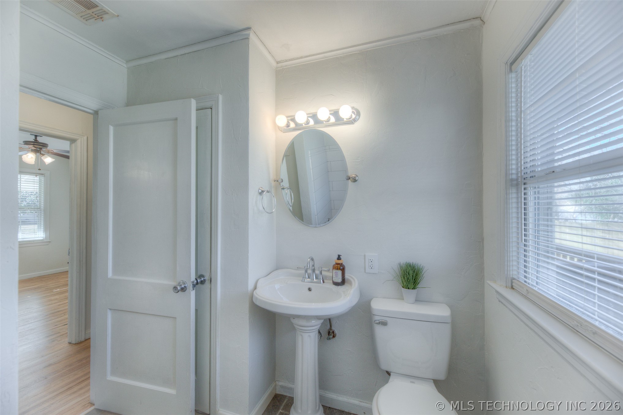 3741 E 2nd Street Property Photo 17