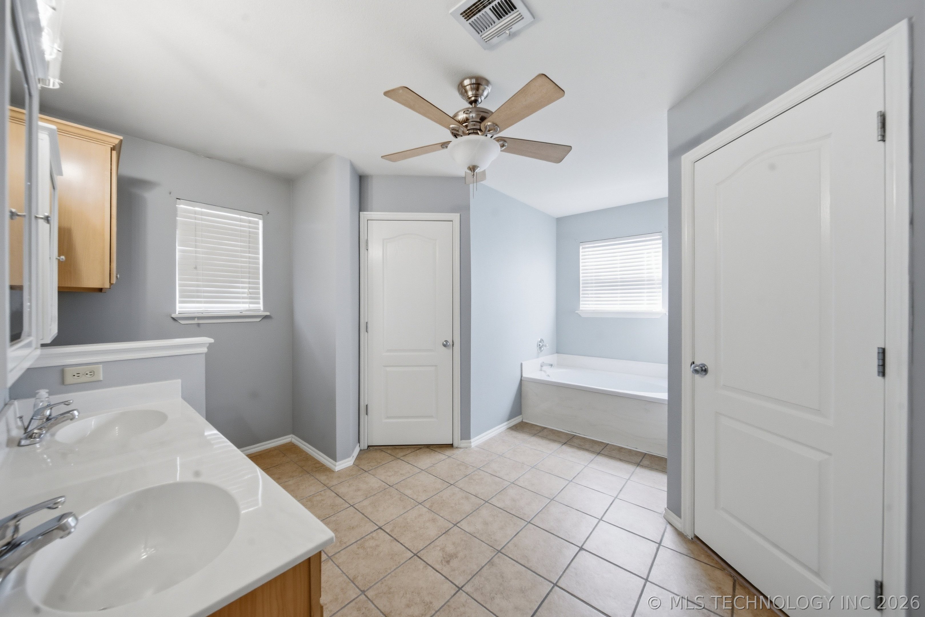 20200 E 43rd Street S Property Photo 19