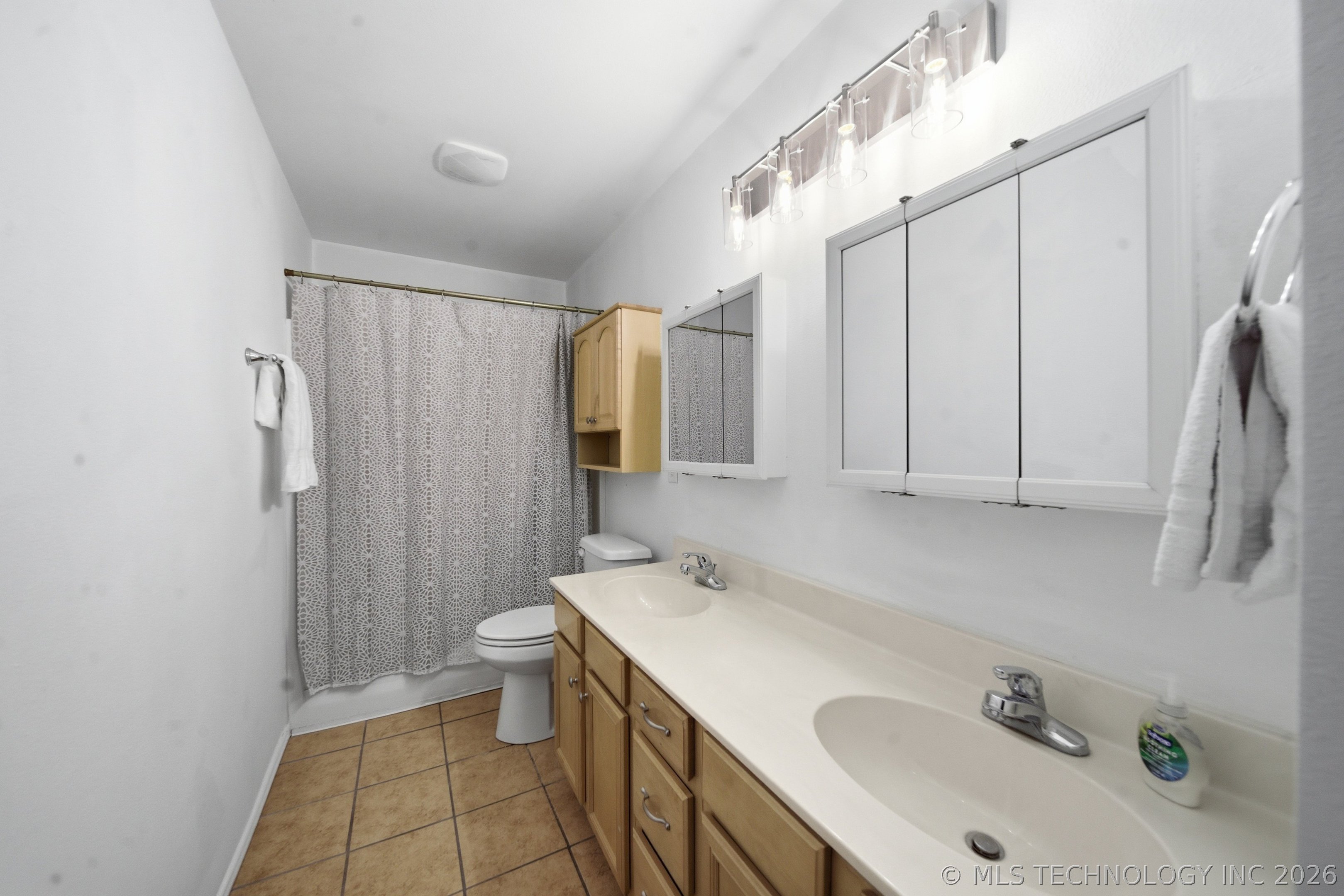 20200 E 43rd Street S Property Photo 23