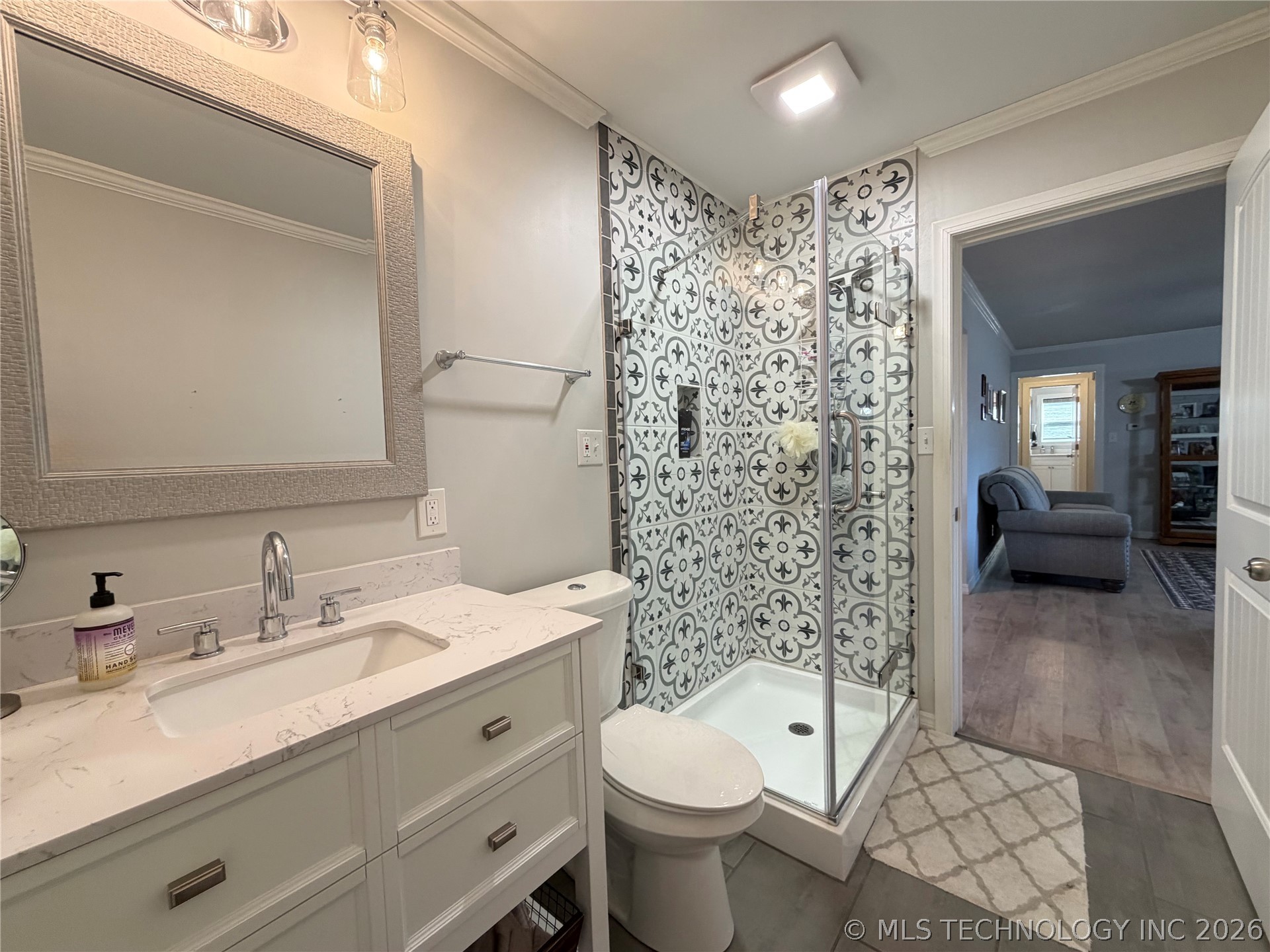 822 E 6th Street Property Photo 2