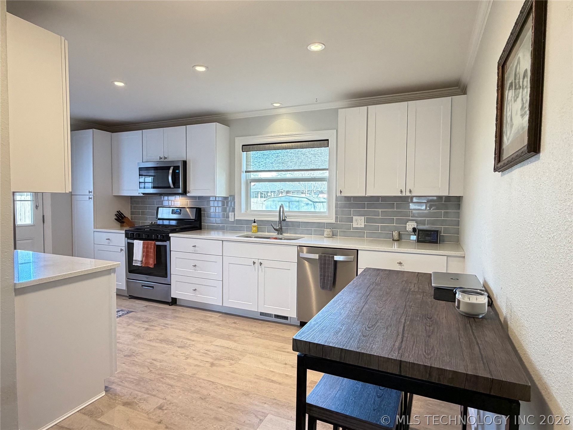 822 E 6th Street Property Photo 3