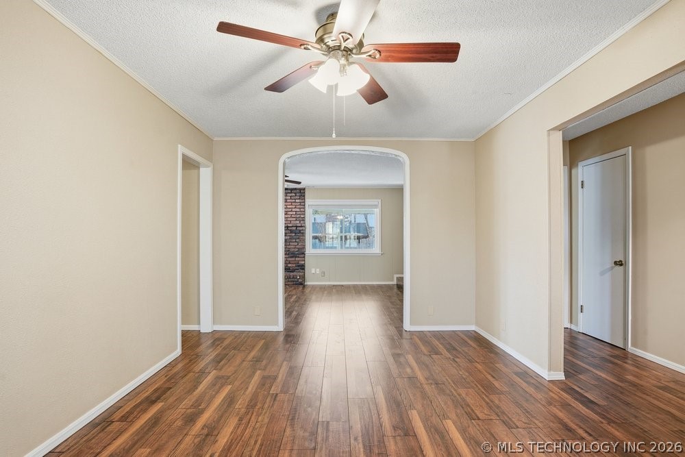 8116 S Florence Place Property Photo 5