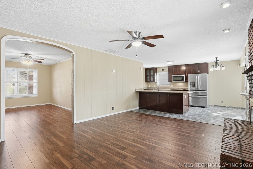 8116 S Florence Place Property Photo 7
