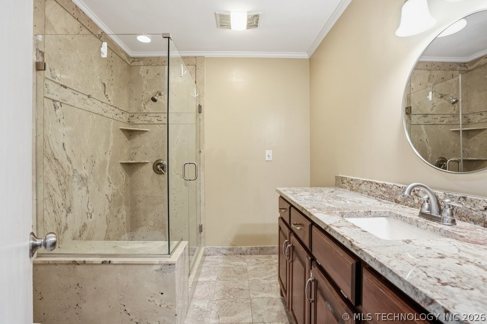 8116 S Florence Place Property Photo 23