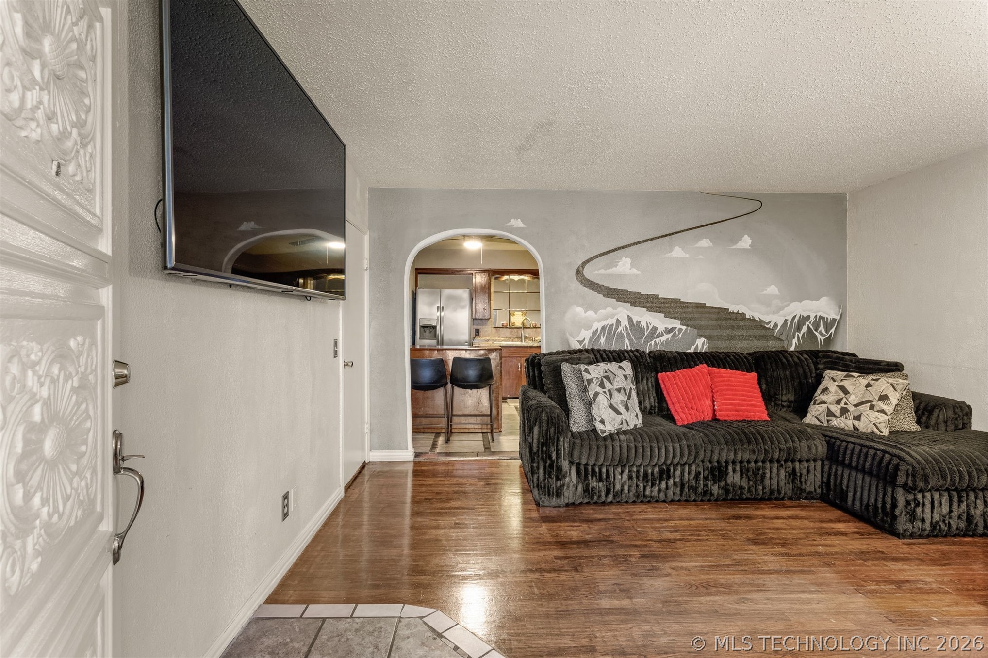 407 N Hillman Avenue Property Photo 3