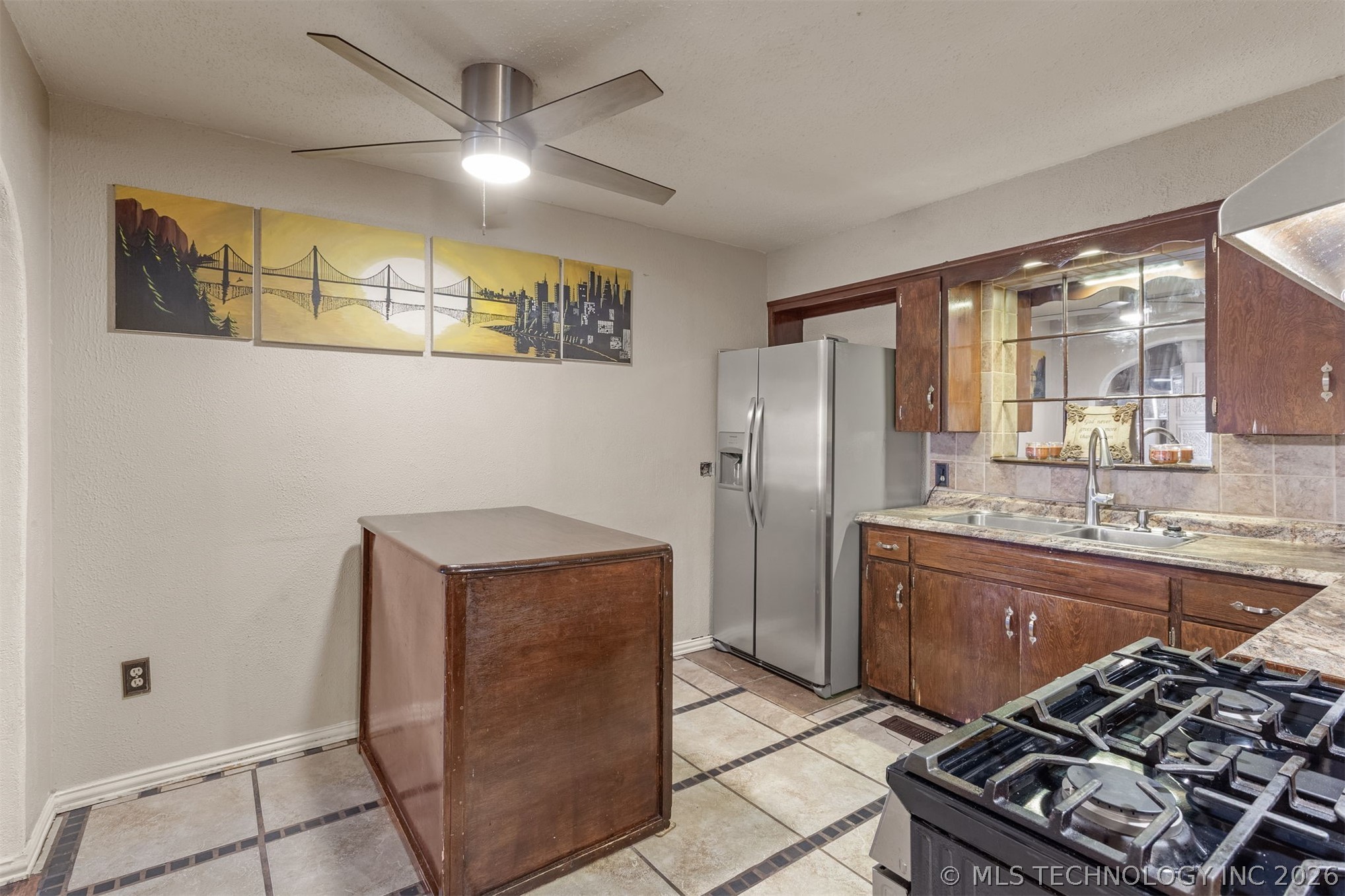 407 N Hillman Avenue Property Photo 4