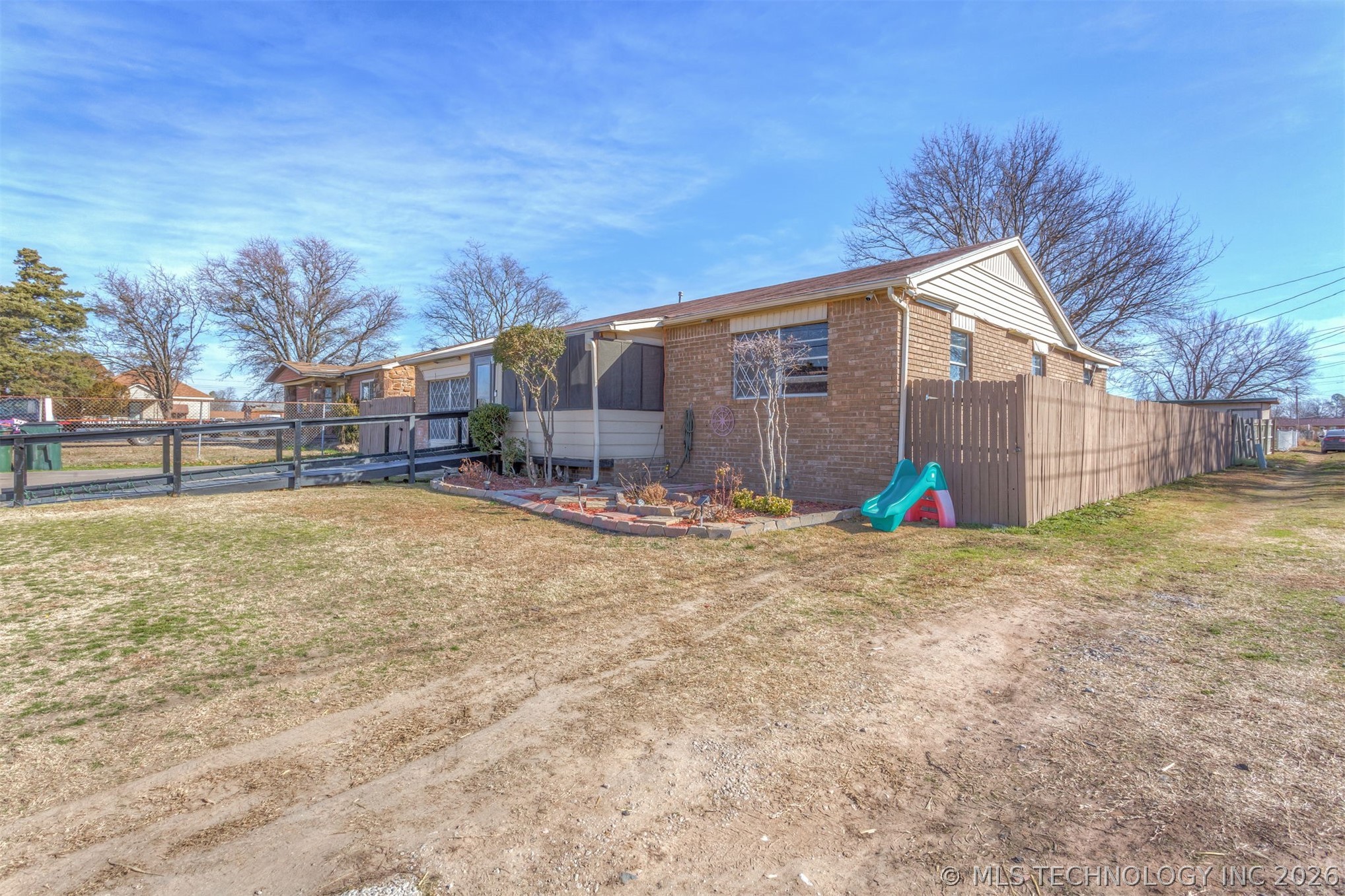 407 N Hillman Avenue Property Photo 10