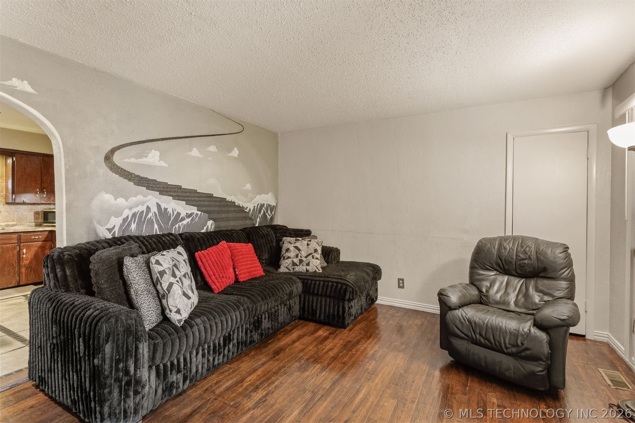 407 N Hillman Avenue Property Photo 13