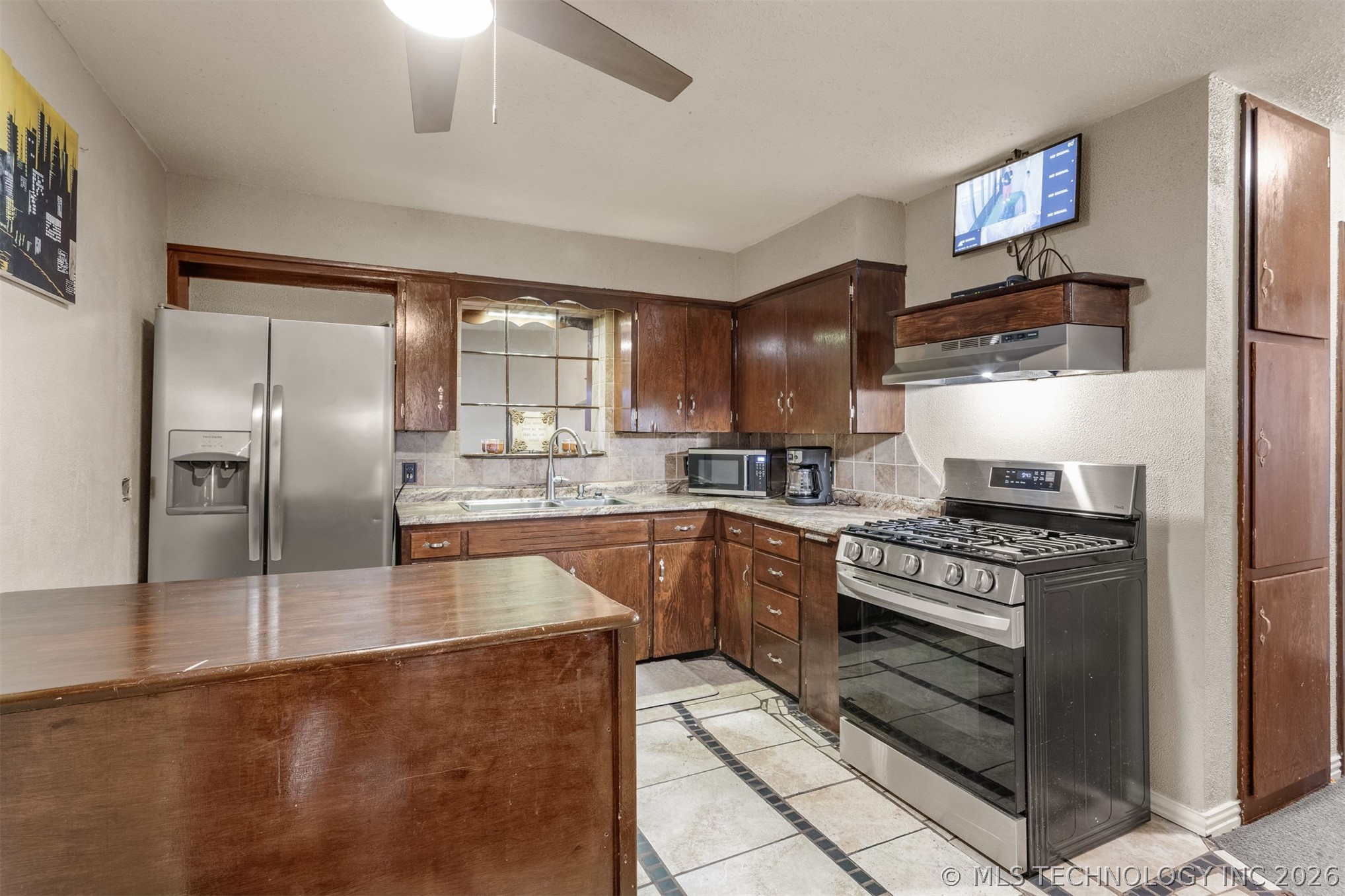 407 N Hillman Avenue Property Photo 16