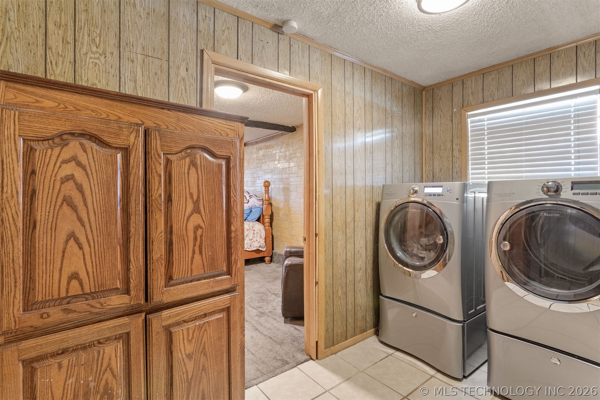 407 N Hillman Avenue Property Photo 29