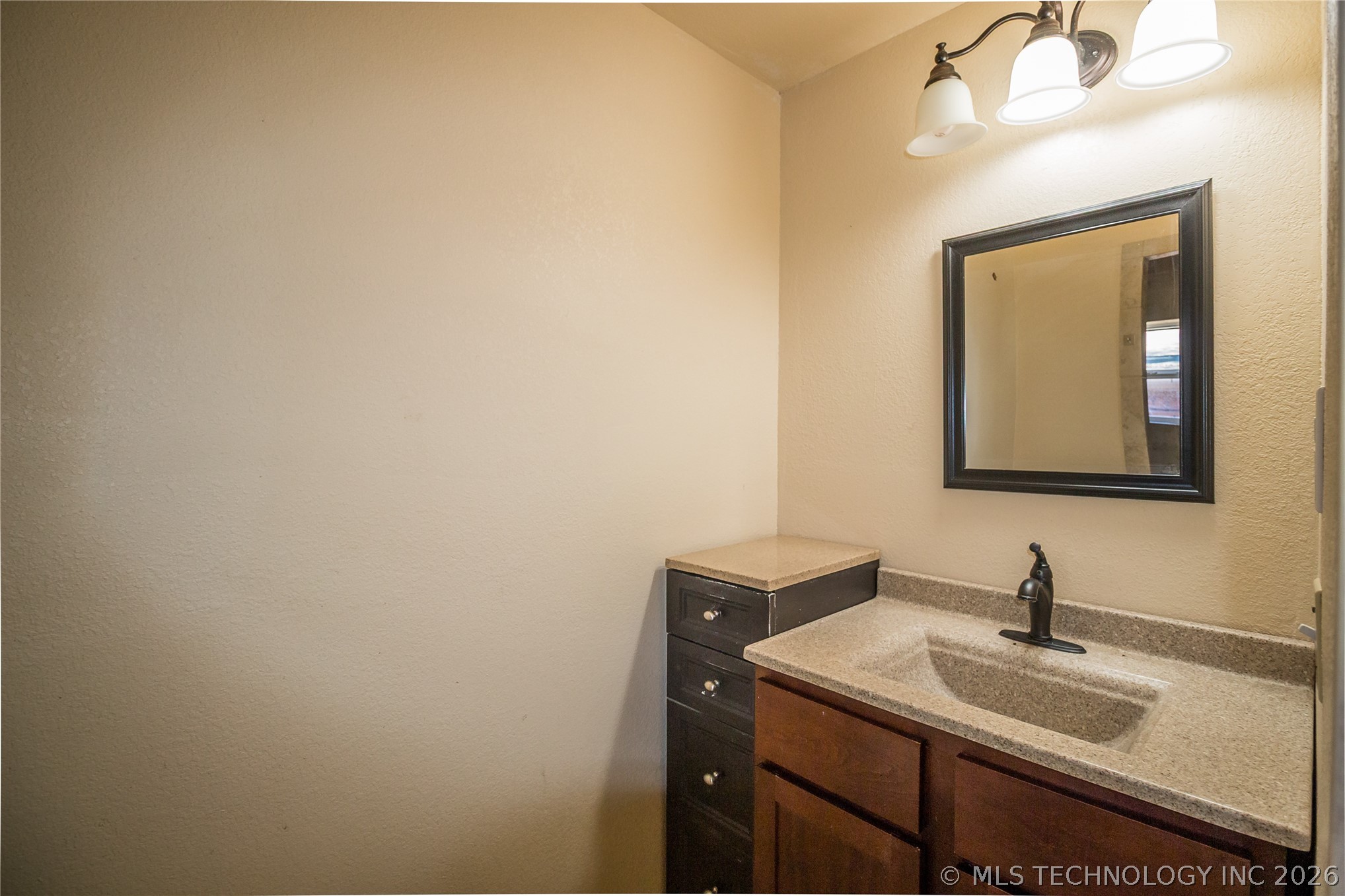 5350 Center Property Photo 6