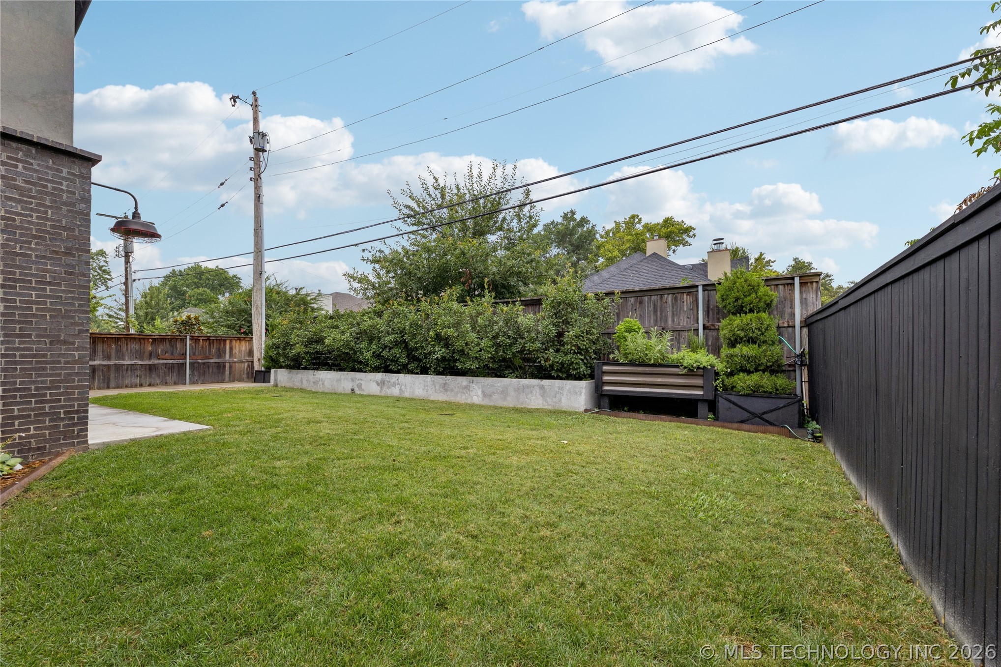 1433 E 38th Street Property Photo 42