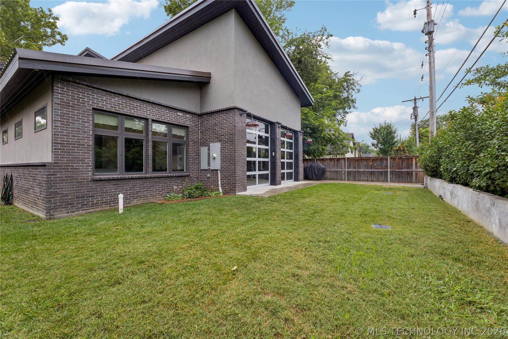 1433 E 38th Street Property Photo 43