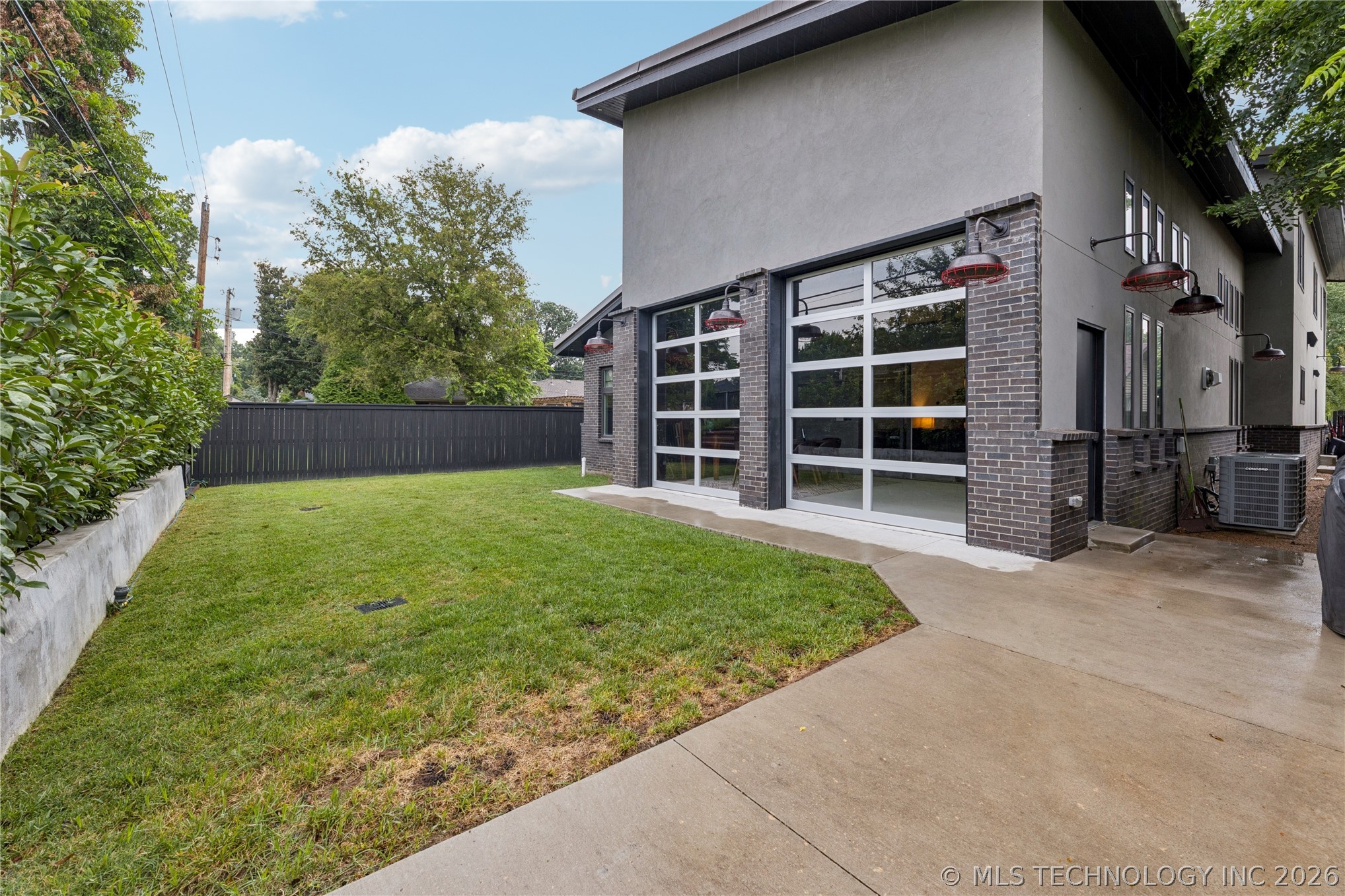1433 E 38th Street Property Photo 44