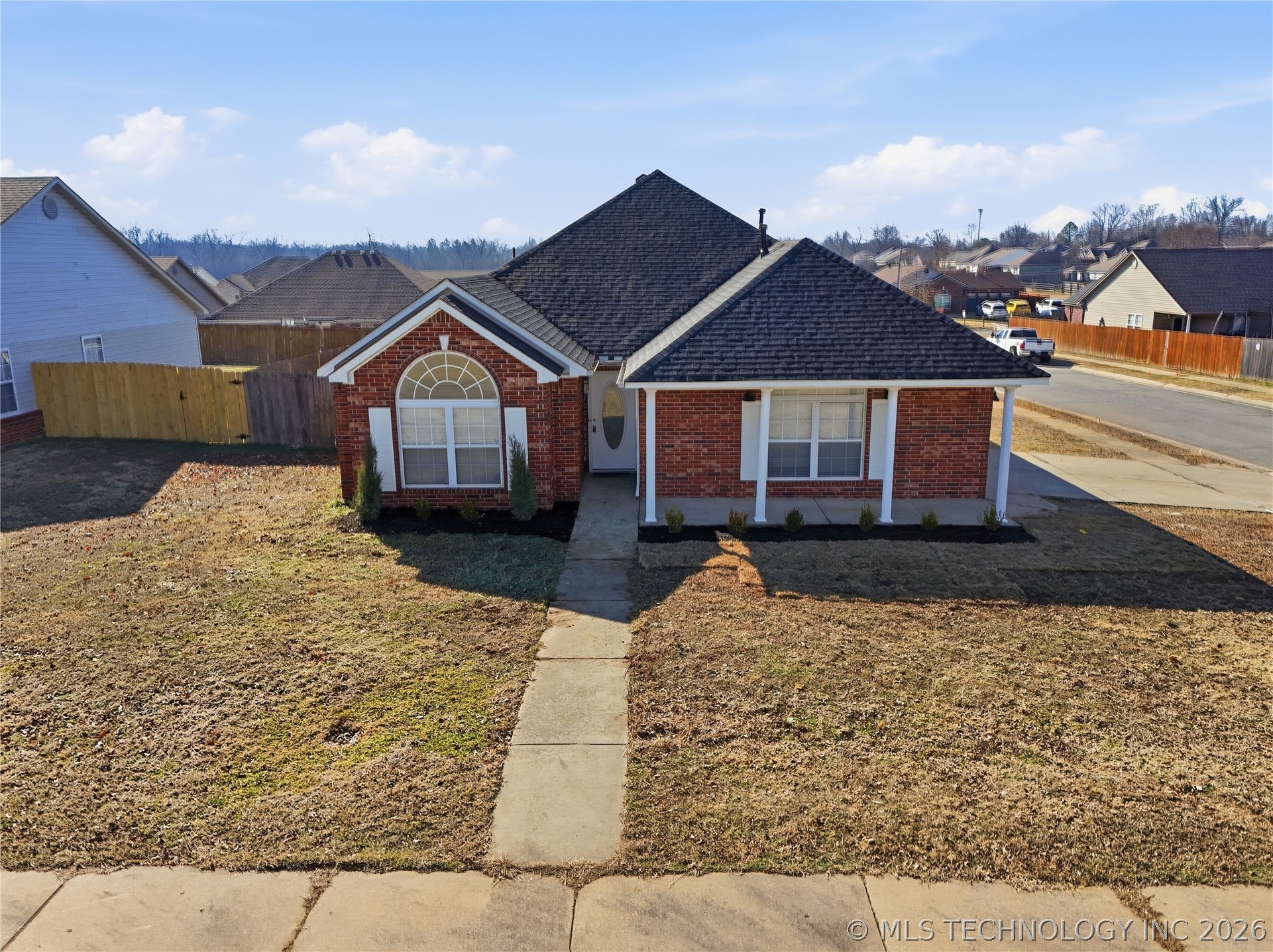 6 E Fairlane Drive Property Photo 2