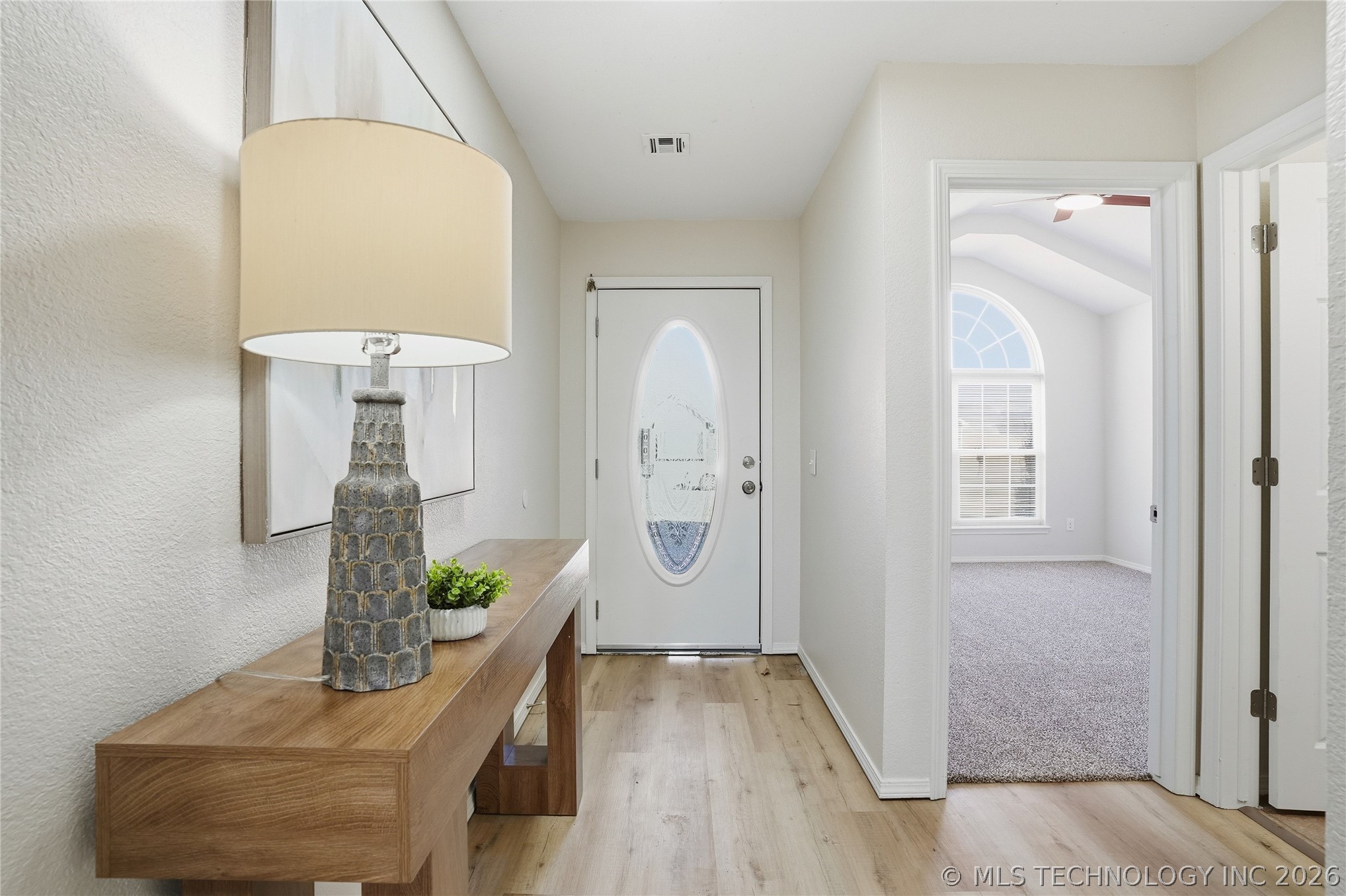 6 E Fairlane Drive Property Photo 4
