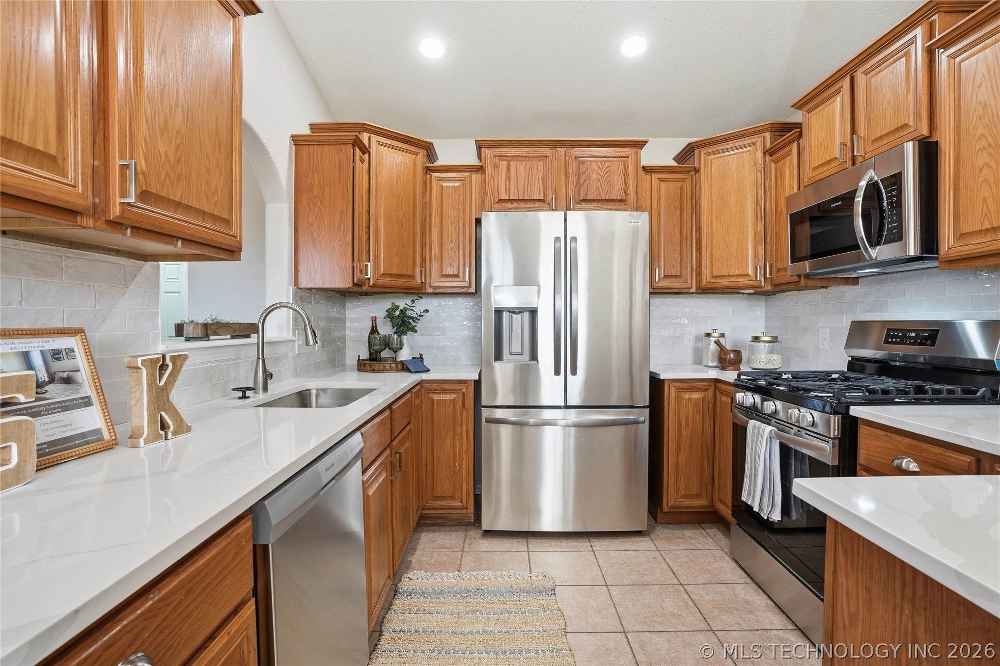 6 E Fairlane Drive Property Photo 16