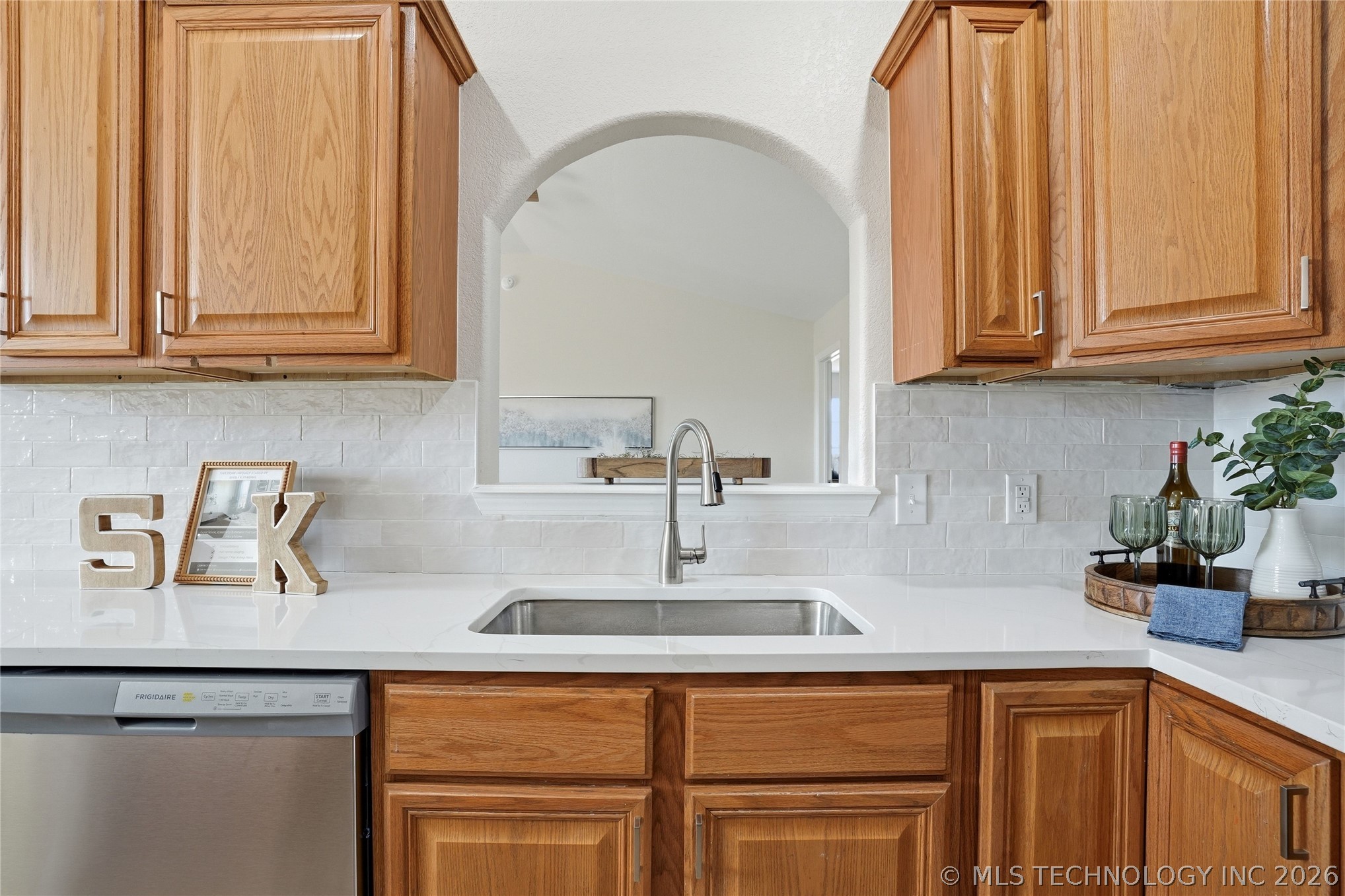 6 E Fairlane Drive Property Photo 18