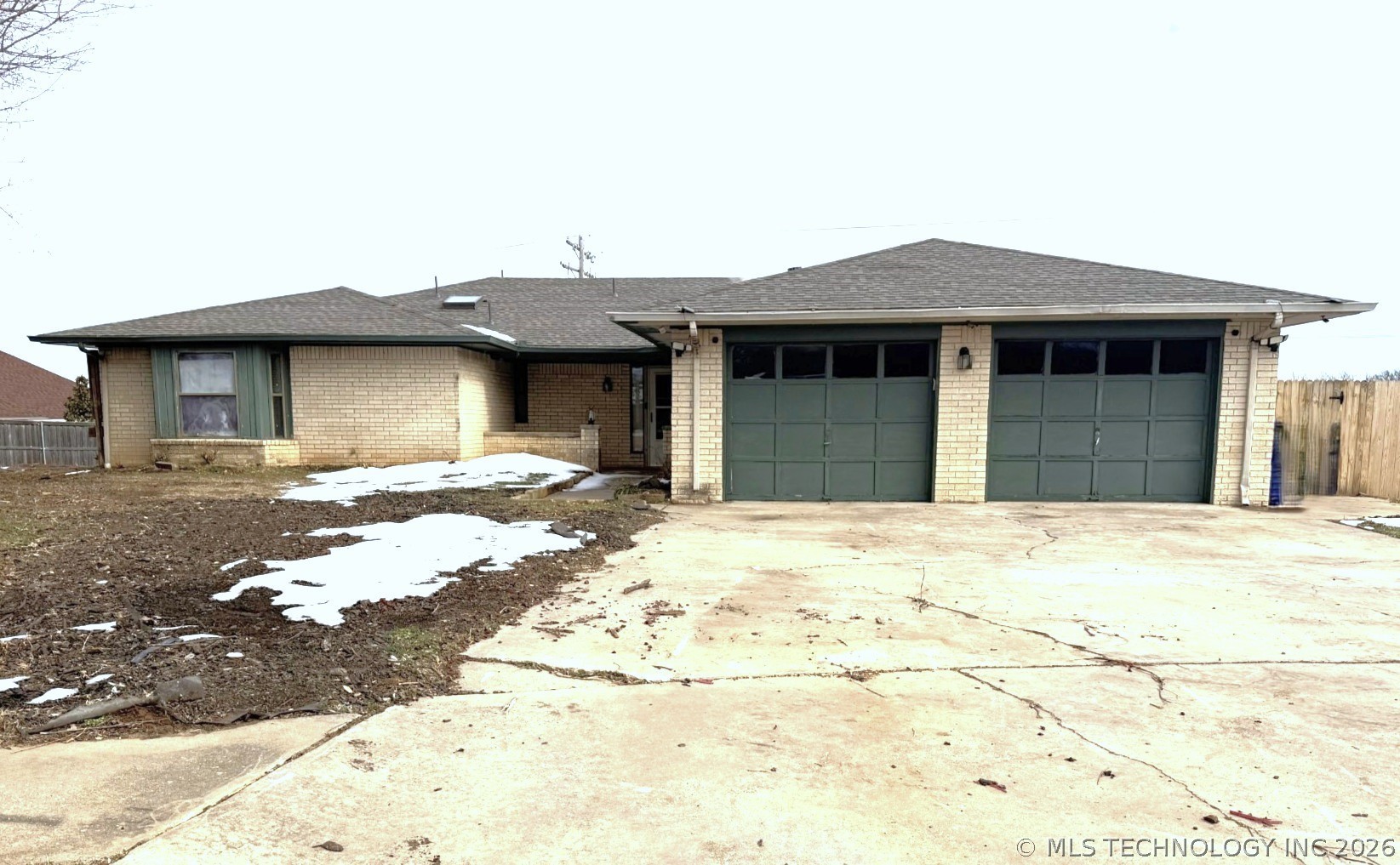 2303 Linfield Court Property Photo 1