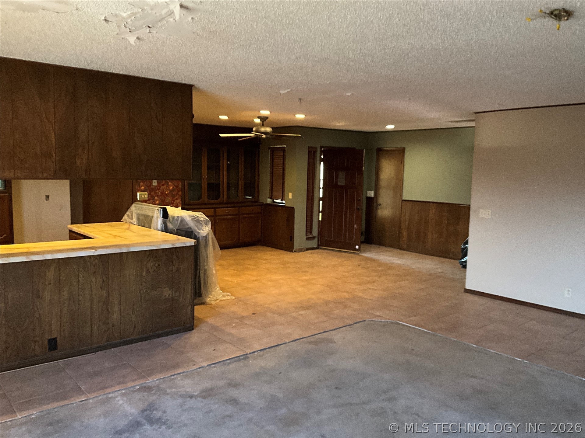 2303 Linfield Court Property Photo 5