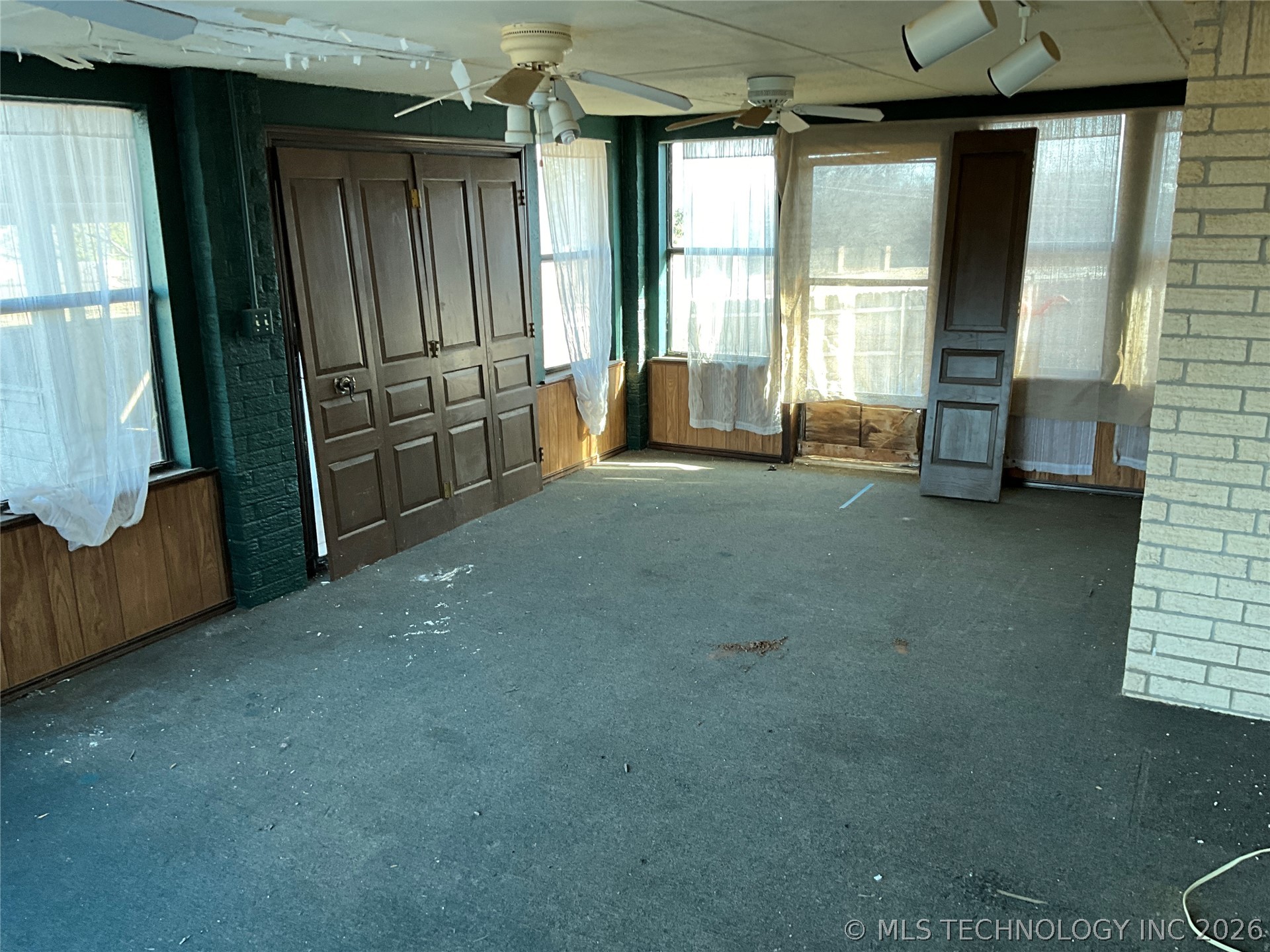 2303 Linfield Court Property Photo 6