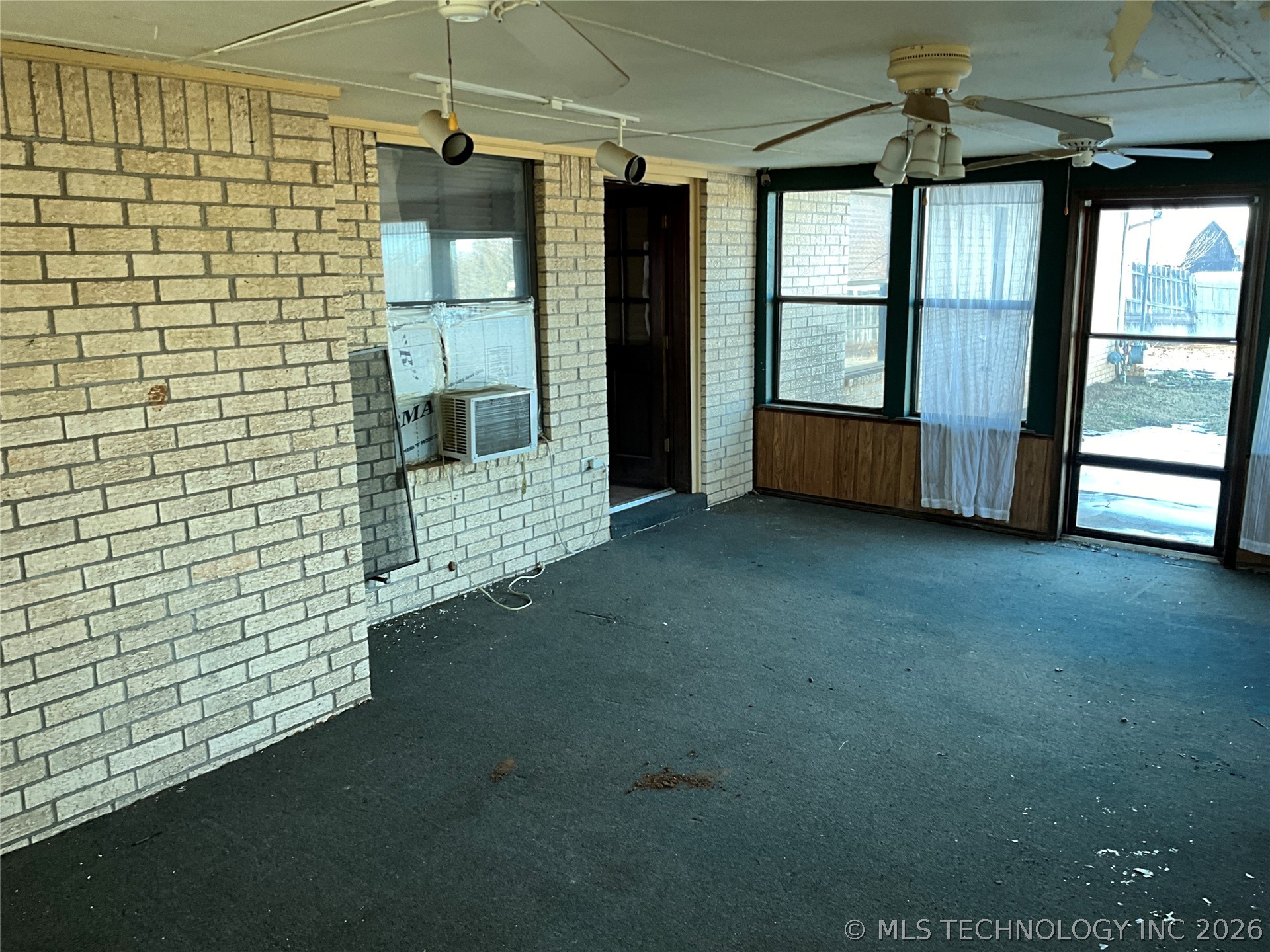2303 Linfield Court Property Photo 7