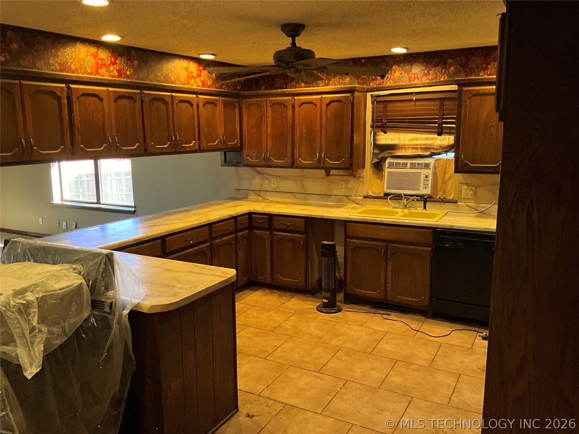 2303 Linfield Court Property Photo 8