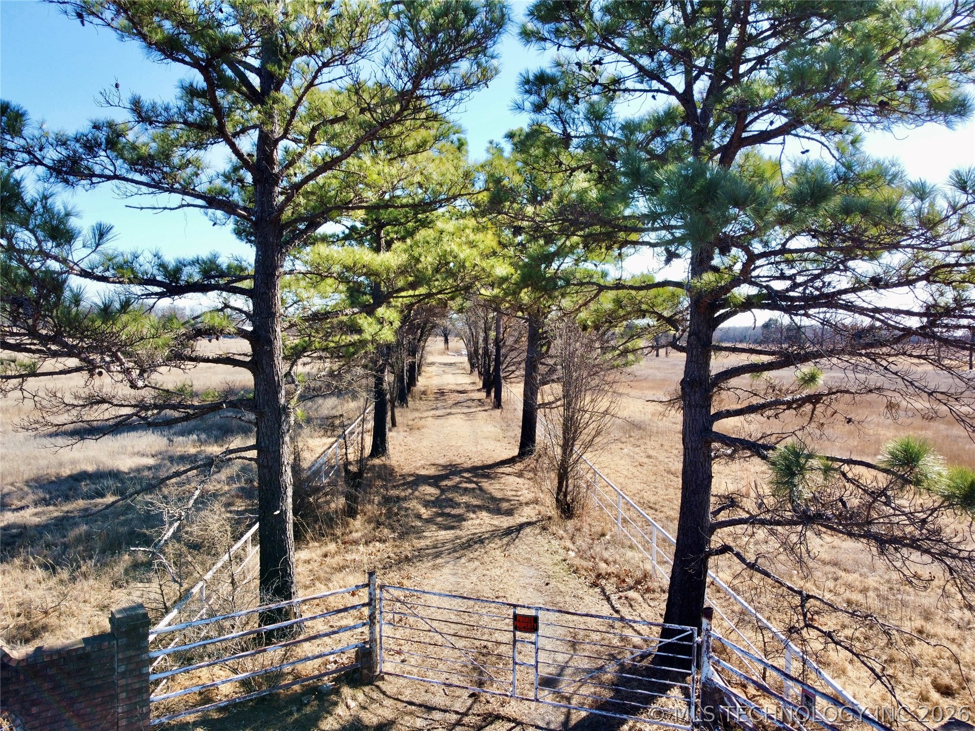 402336 E 1100 Property Photo 1