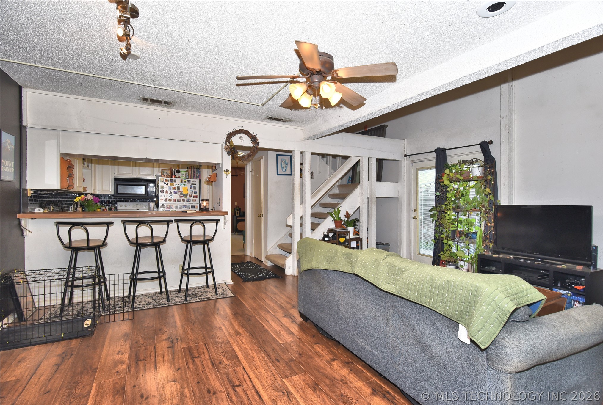 2202 E 55th Court 2202 Property Photo 3