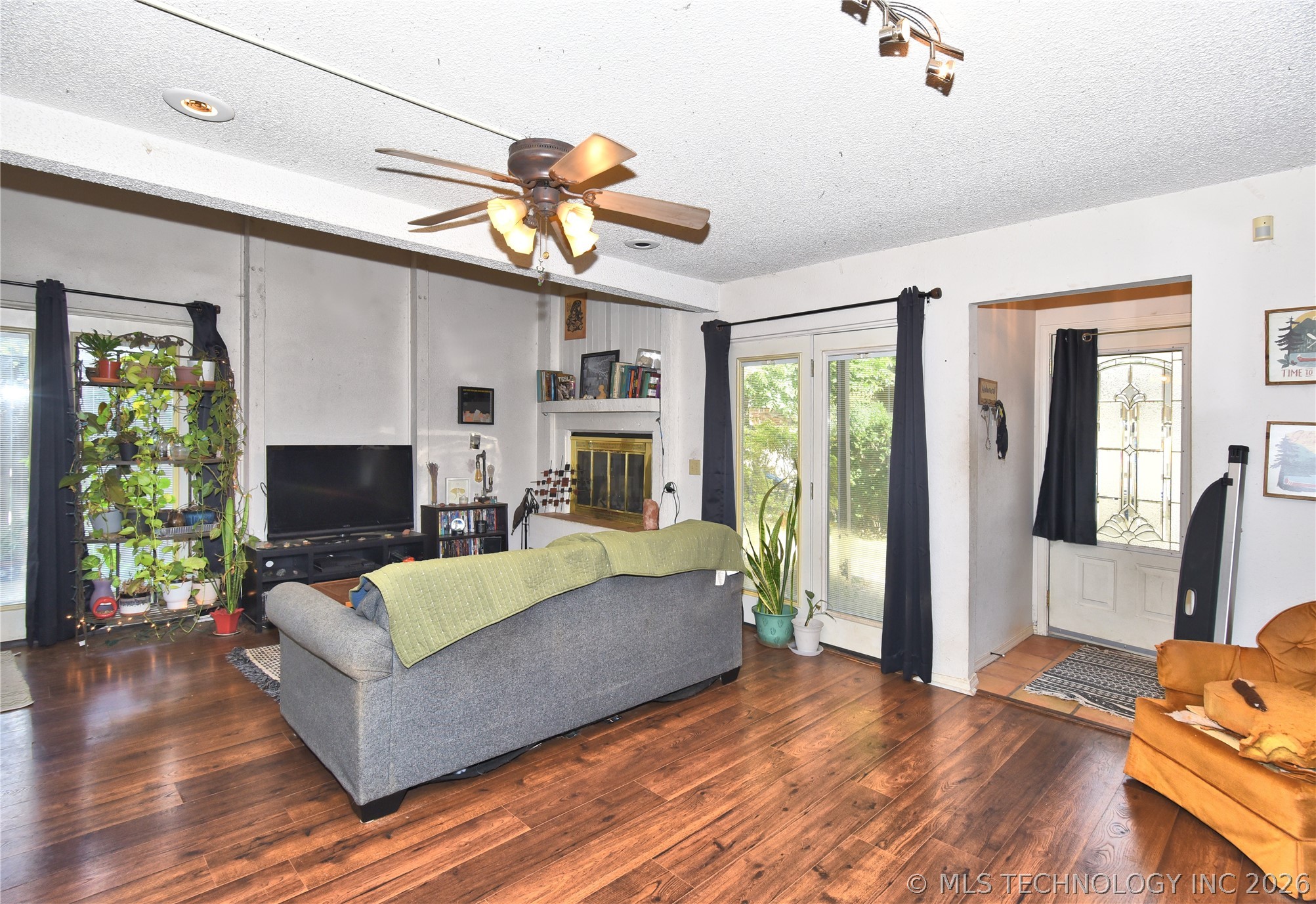 2202 E 55th Court 2202 Property Photo 4