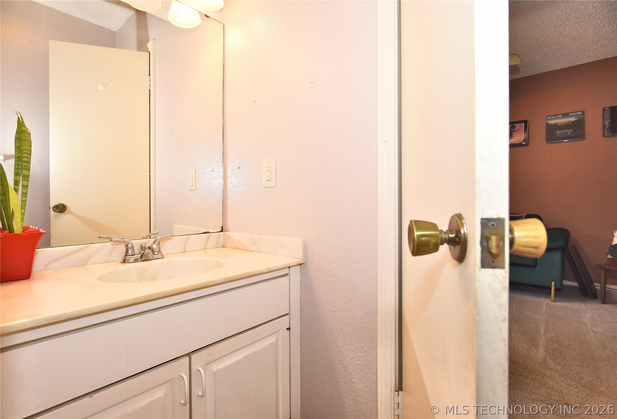 2202 E 55th Court 2202 Property Photo 12