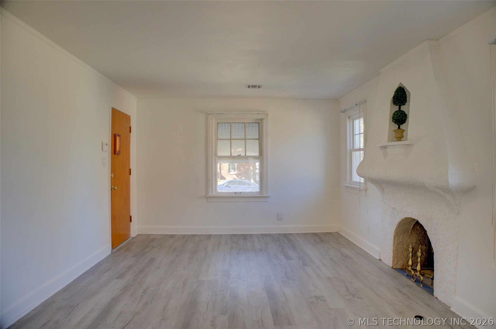 707 S Knoxville Avenue Property Photo 2