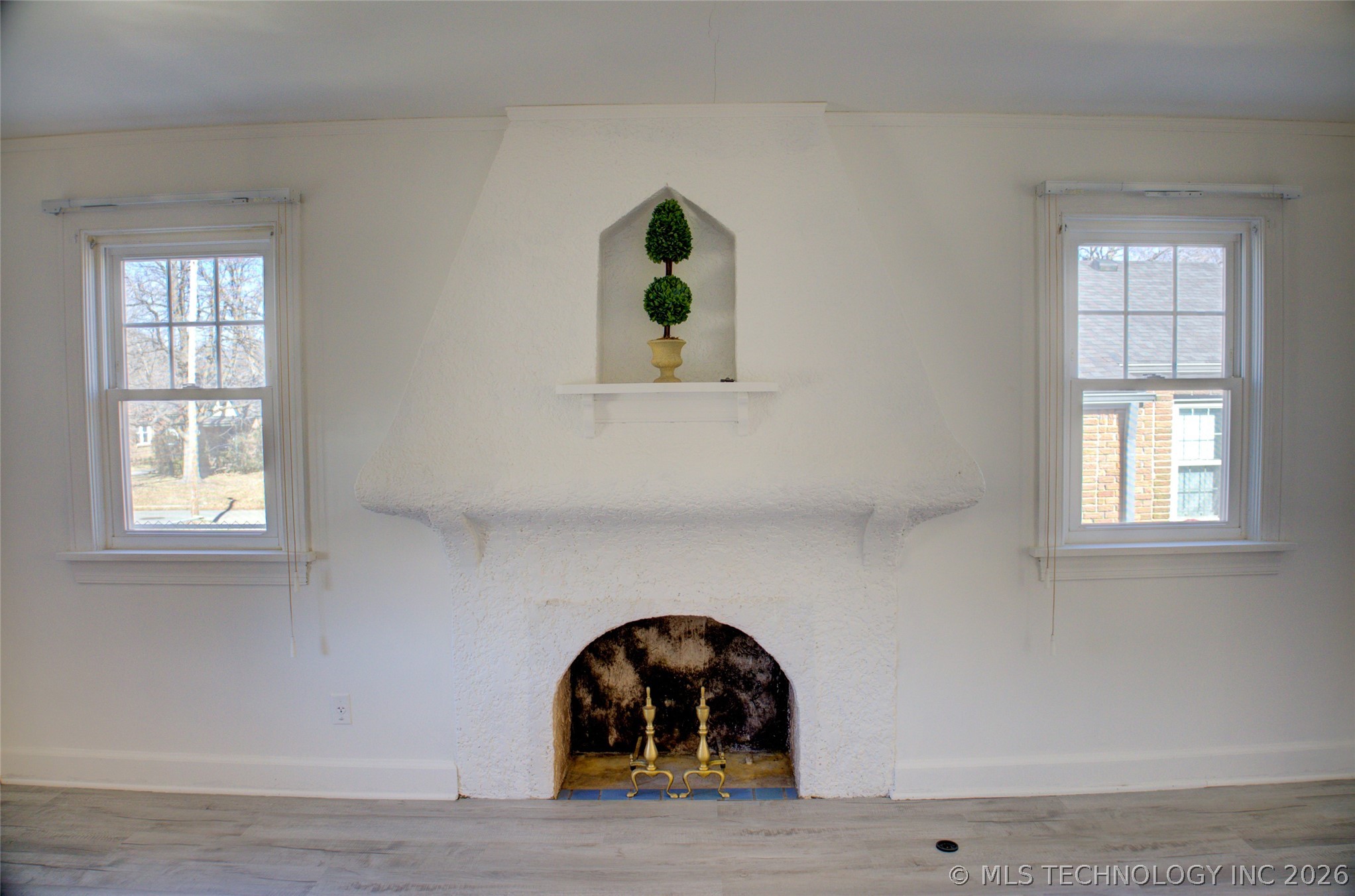707 S Knoxville Avenue Property Photo 4
