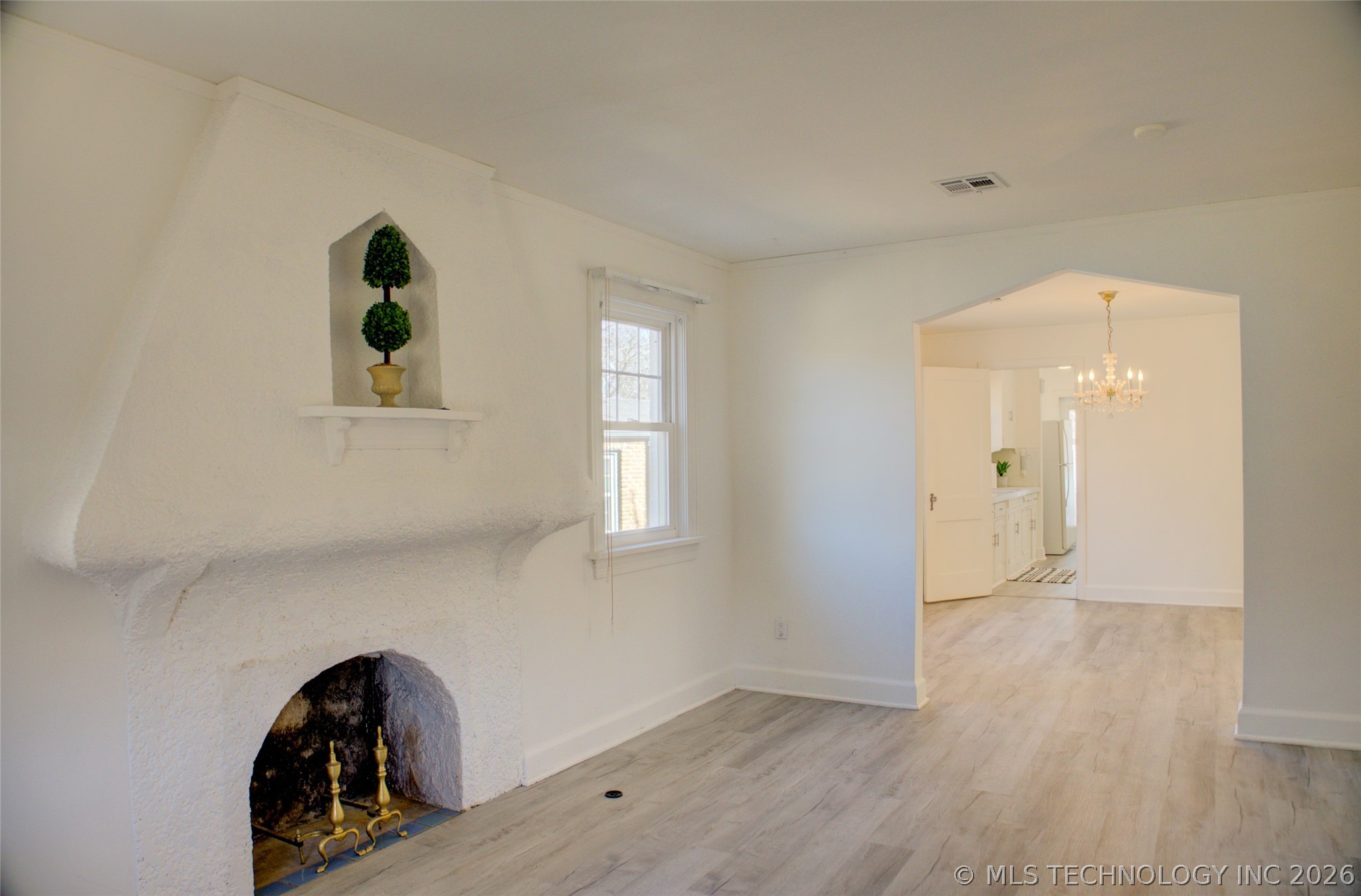 707 S Knoxville Avenue Property Photo 5