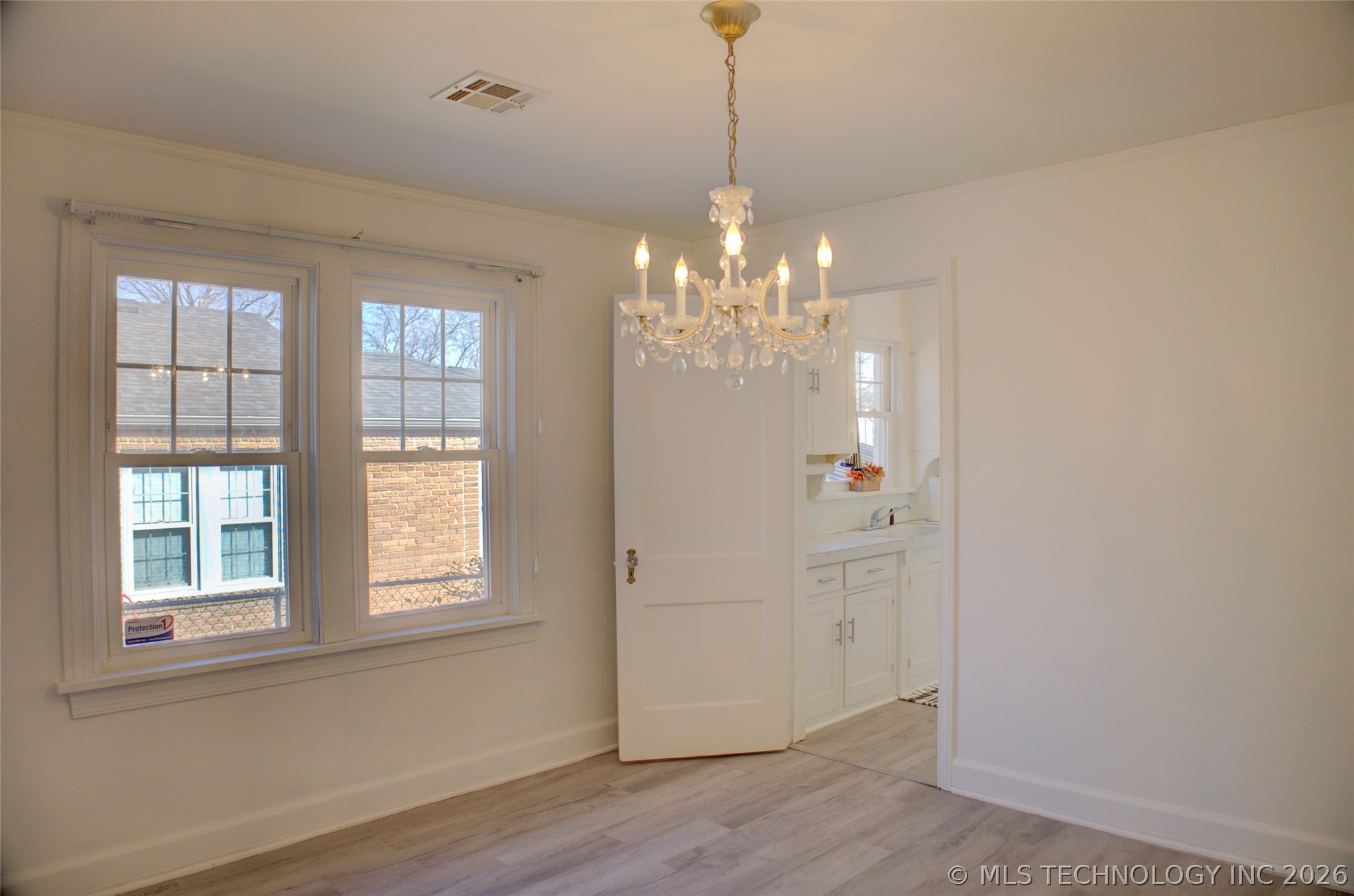 707 S Knoxville Avenue Property Photo 7