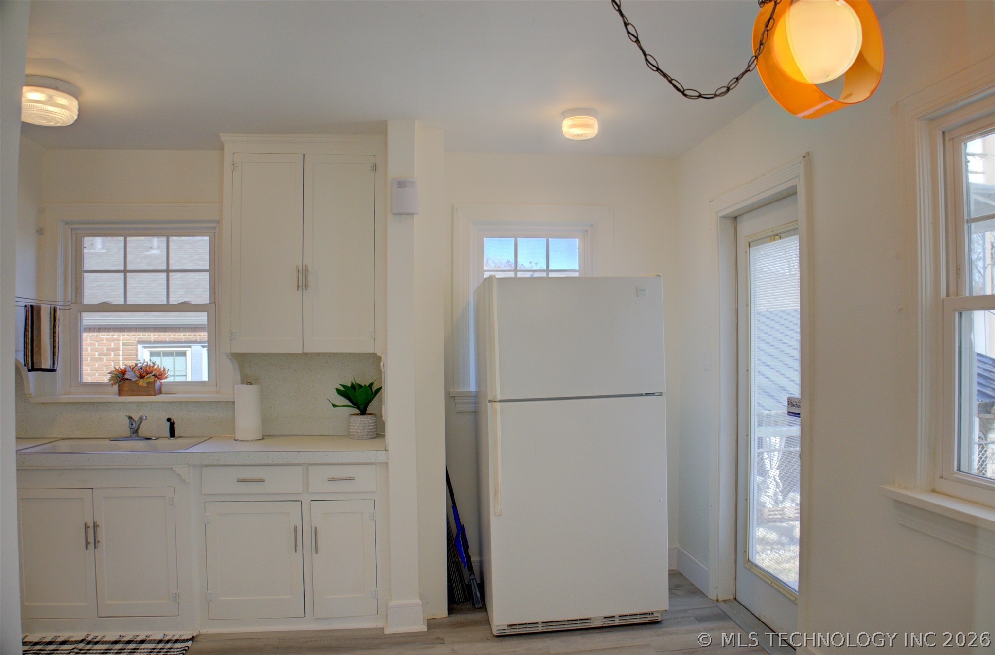 707 S Knoxville Avenue Property Photo 15