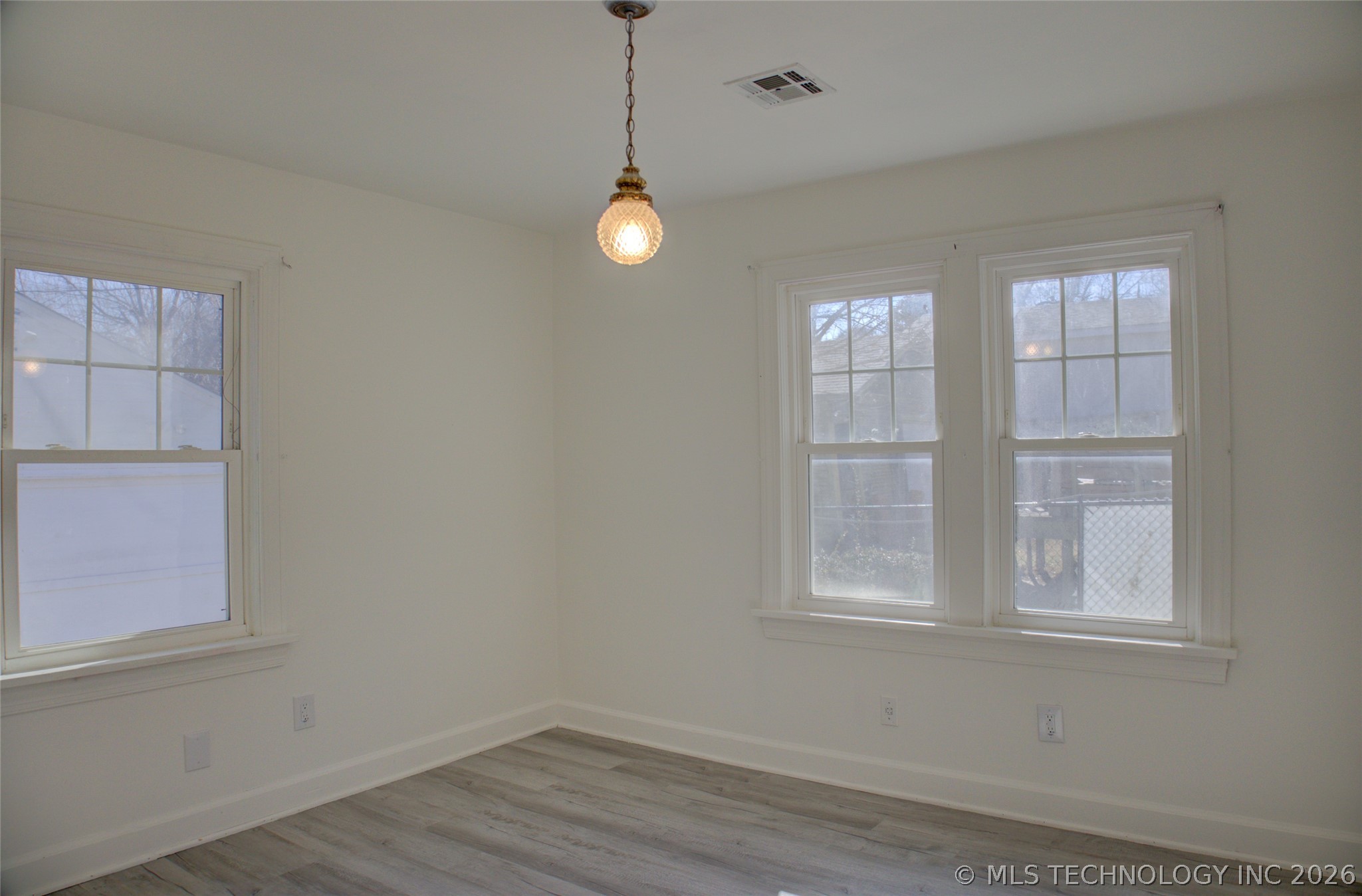 707 S Knoxville Avenue Property Photo 16