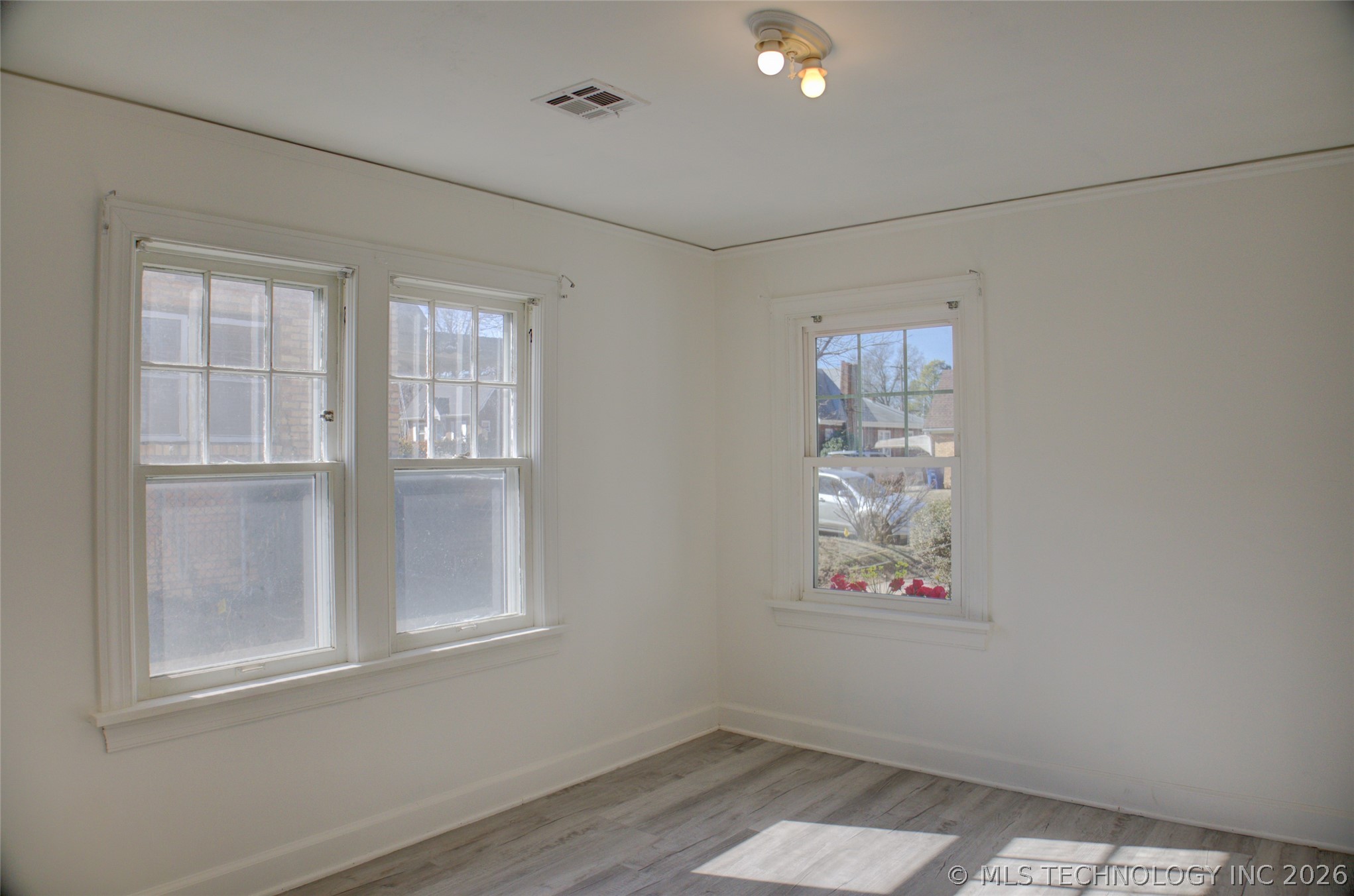 707 S Knoxville Avenue Property Photo 25