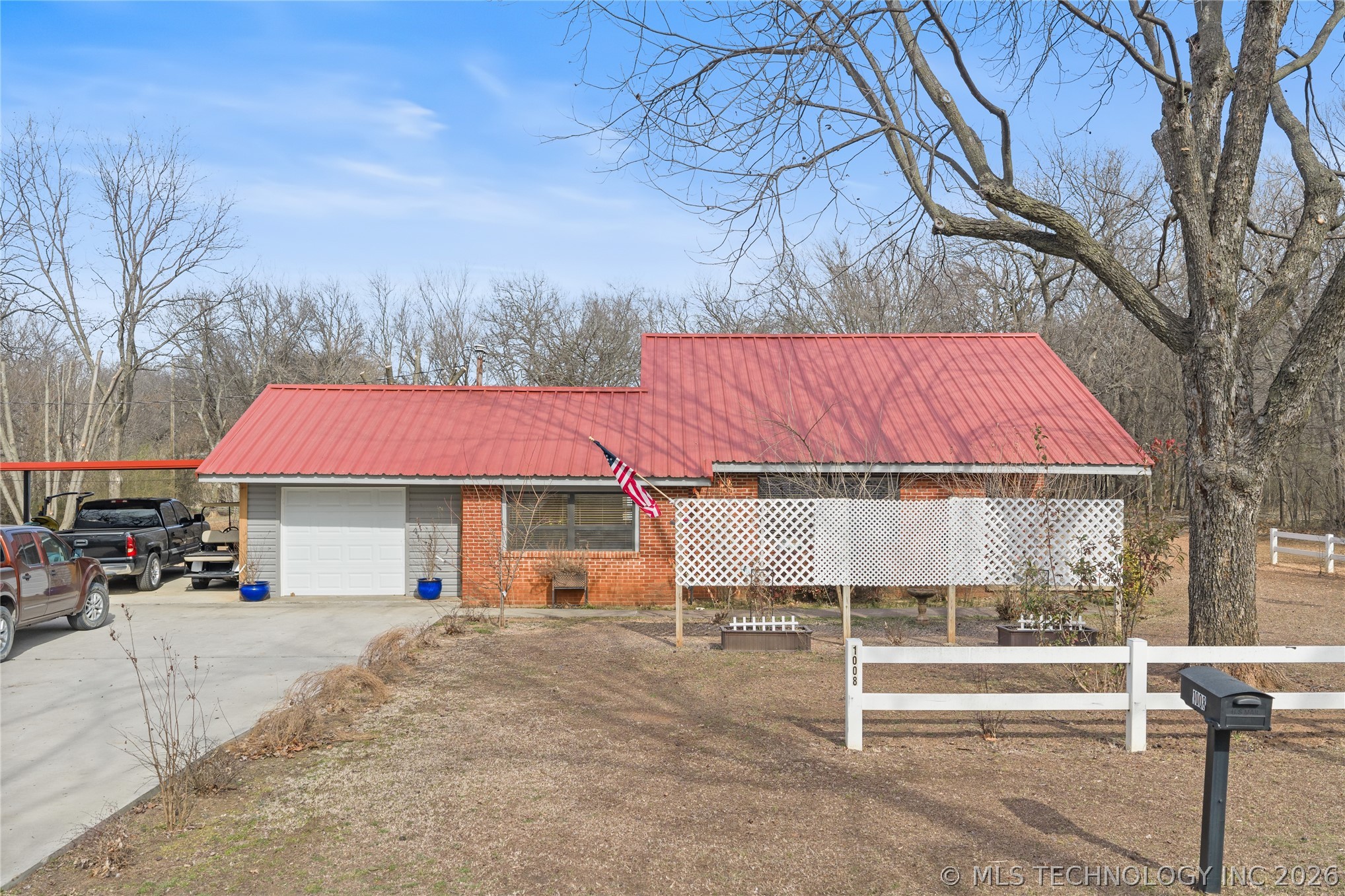 1008 E Jennings Property Photo 5