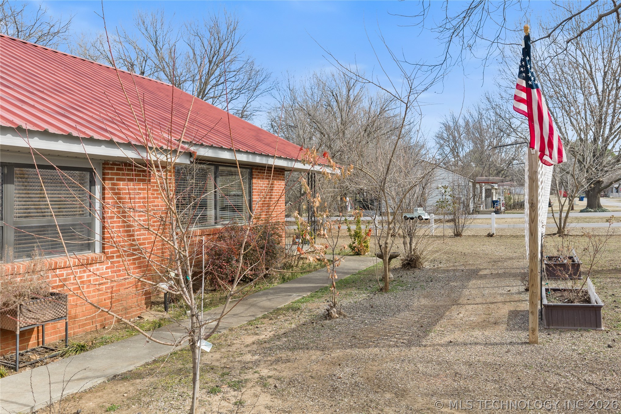 1008 E Jennings Property Photo 6