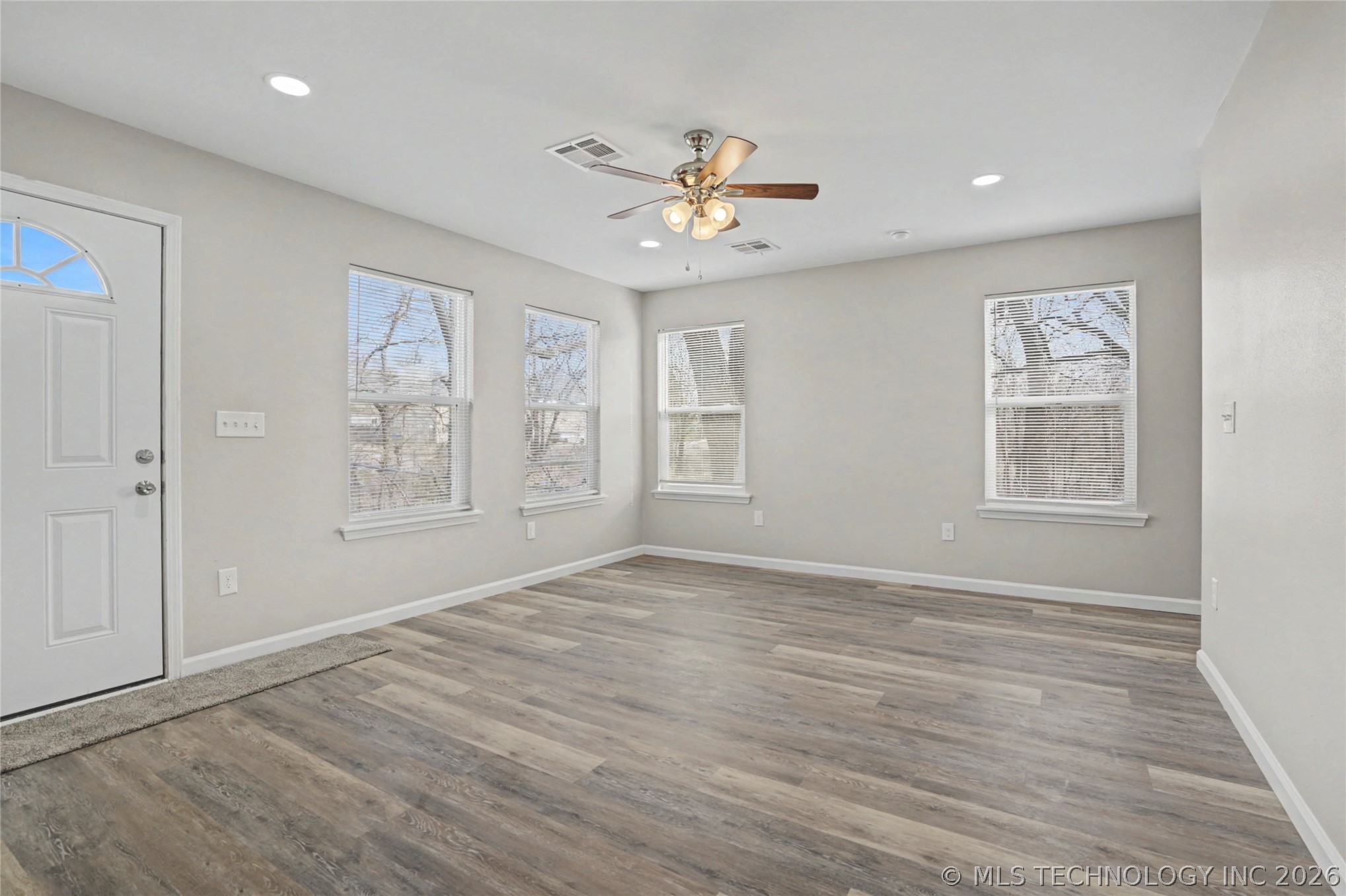 642 E Line Avenue Property Photo 3